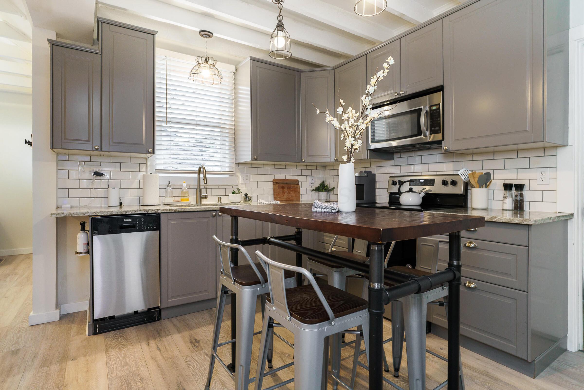 795 Mohawk Street, B