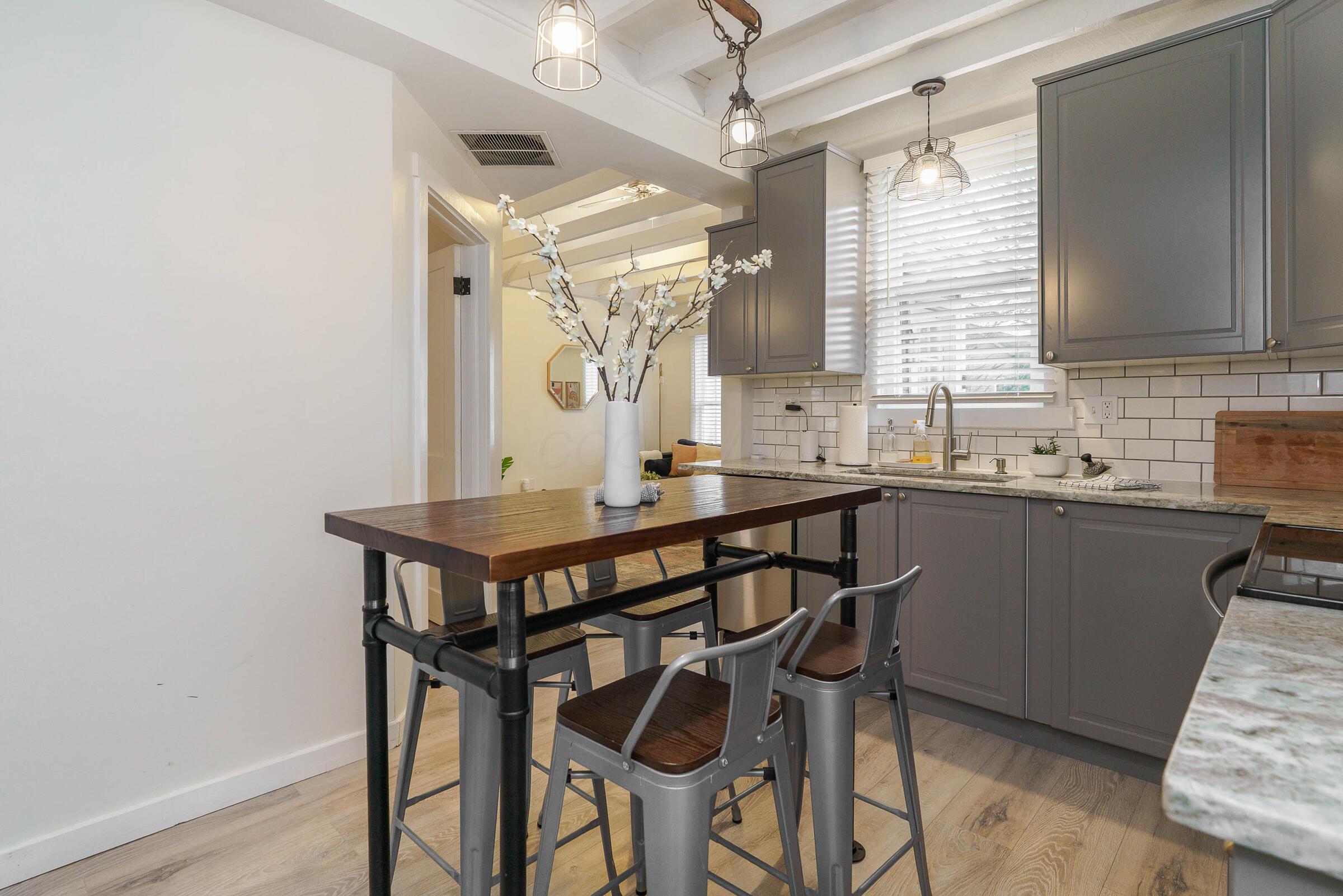 795 Mohawk Street, B