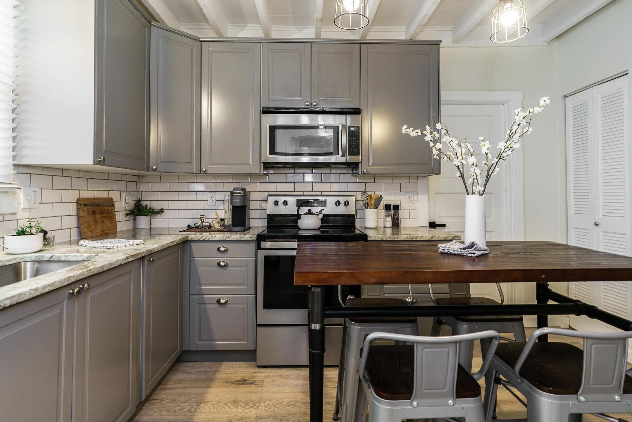 795 Mohawk Street, B