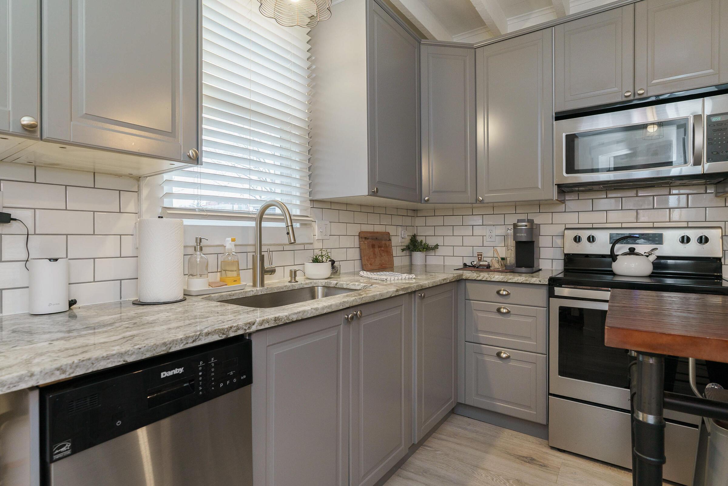 795 Mohawk Street, B