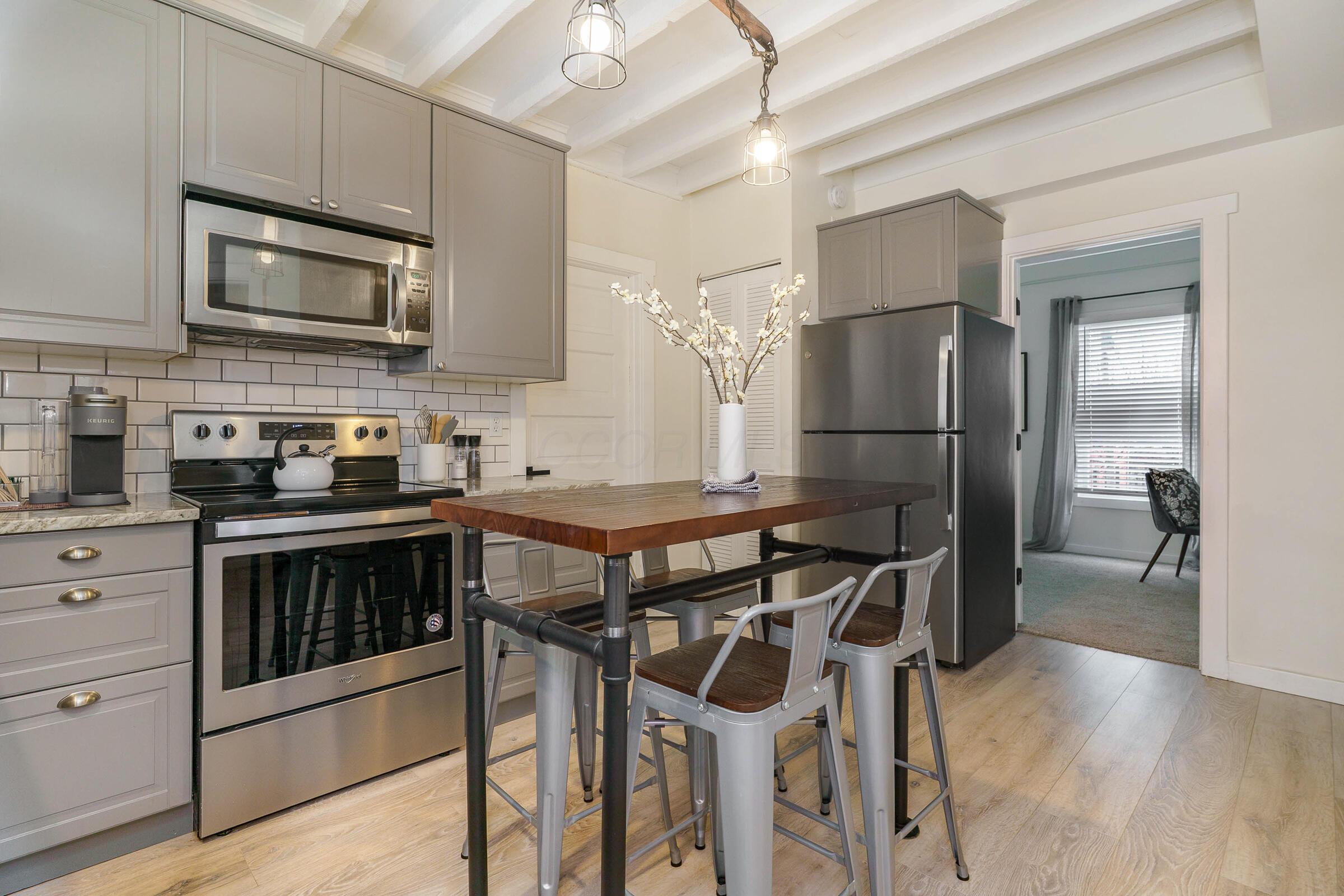 795 Mohawk Street, B