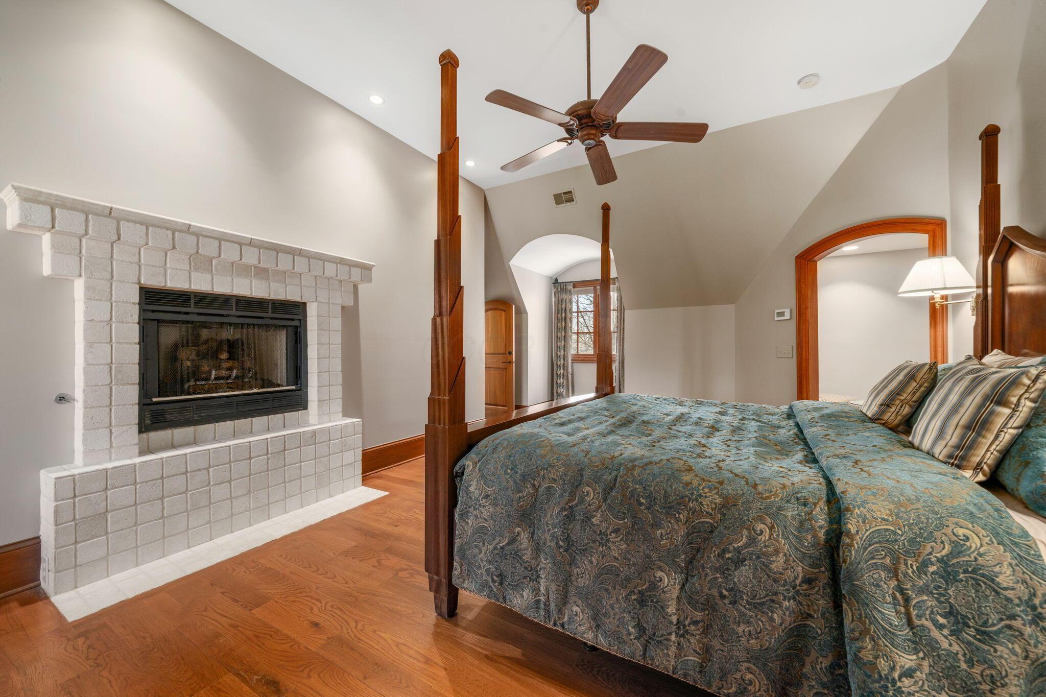 7871 Calverton Square