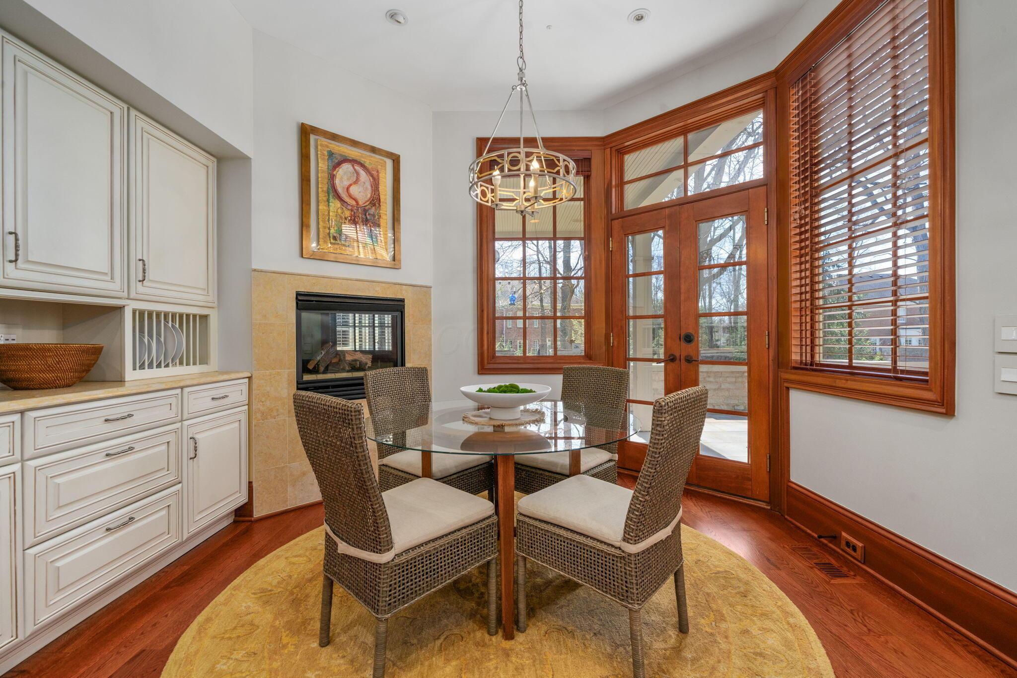 7871 Calverton Square