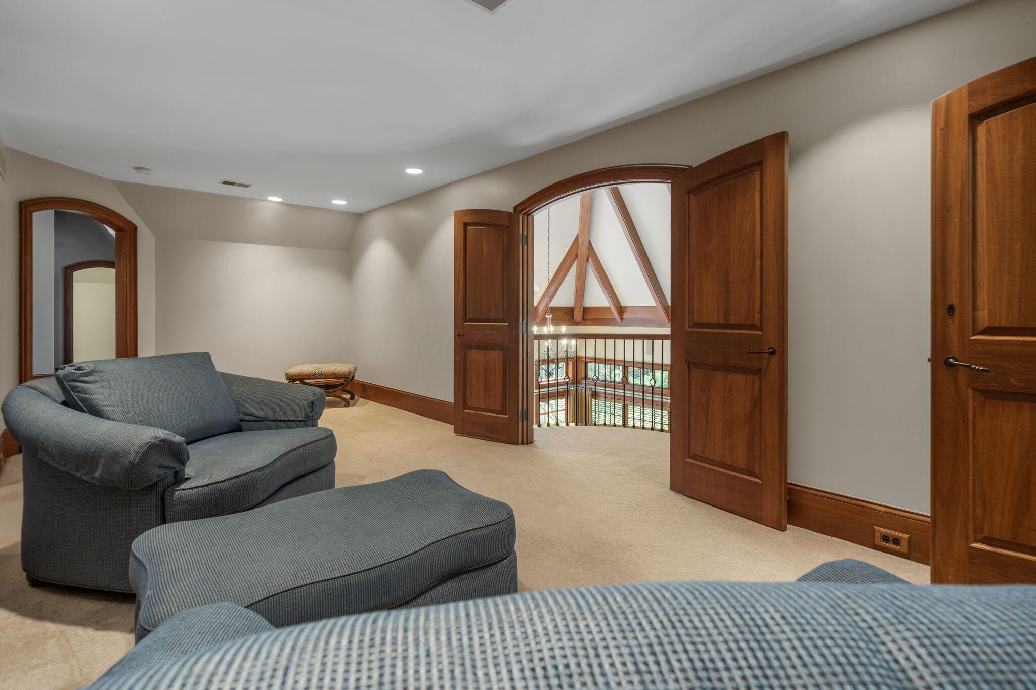 7871 Calverton Square