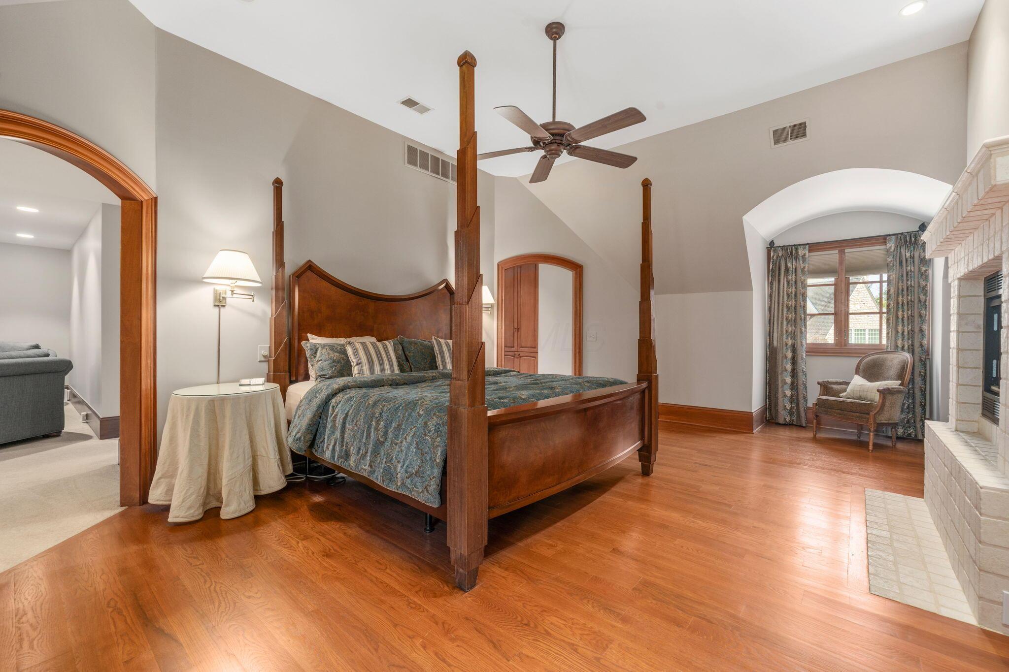 7871 Calverton Square