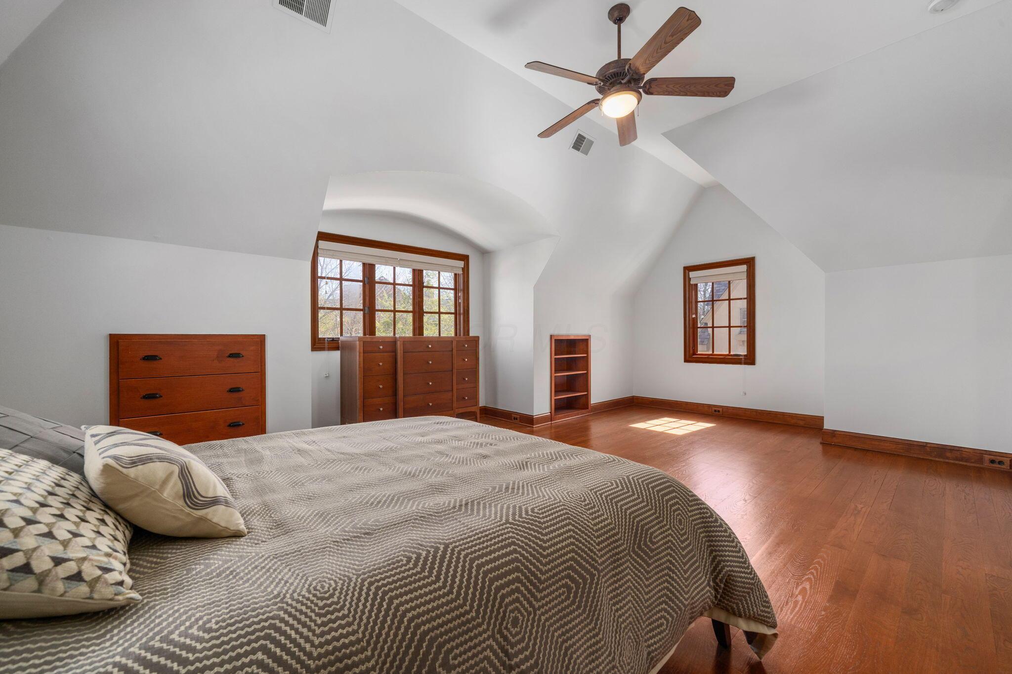 7871 Calverton Square