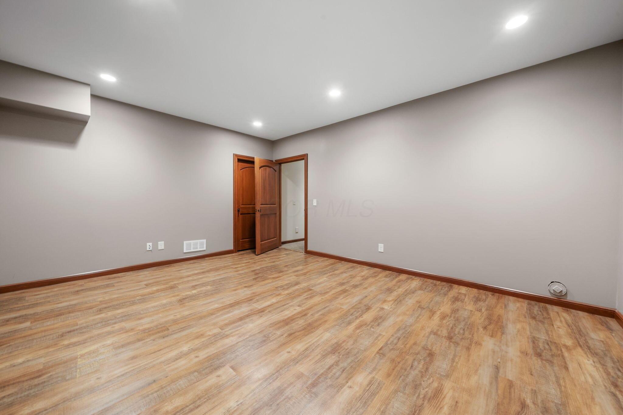 7871 Calverton Square