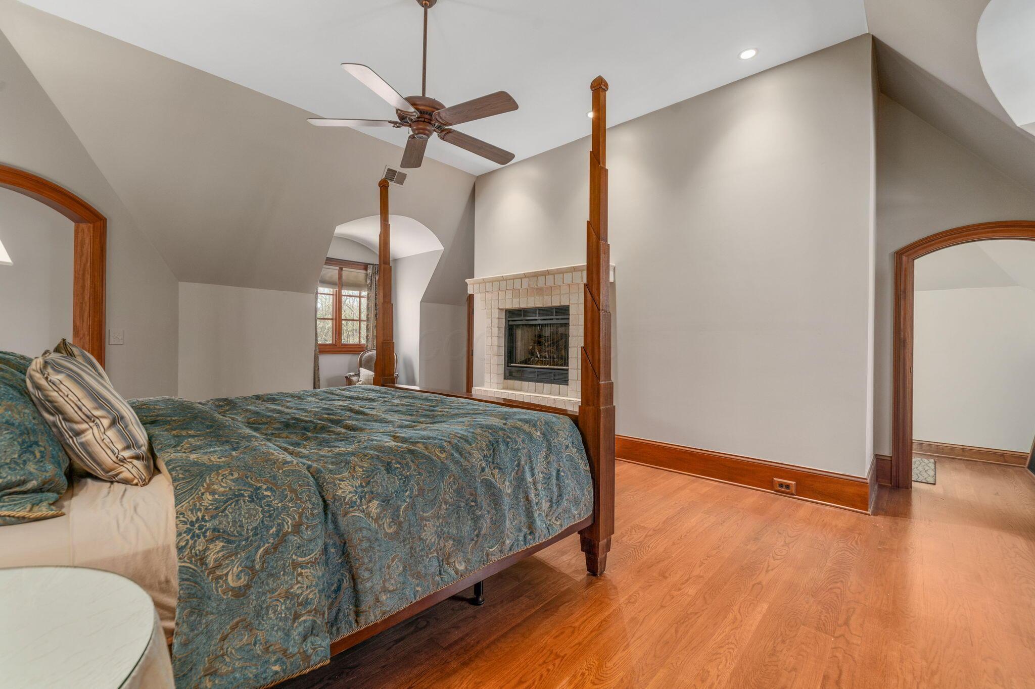 7871 Calverton Square