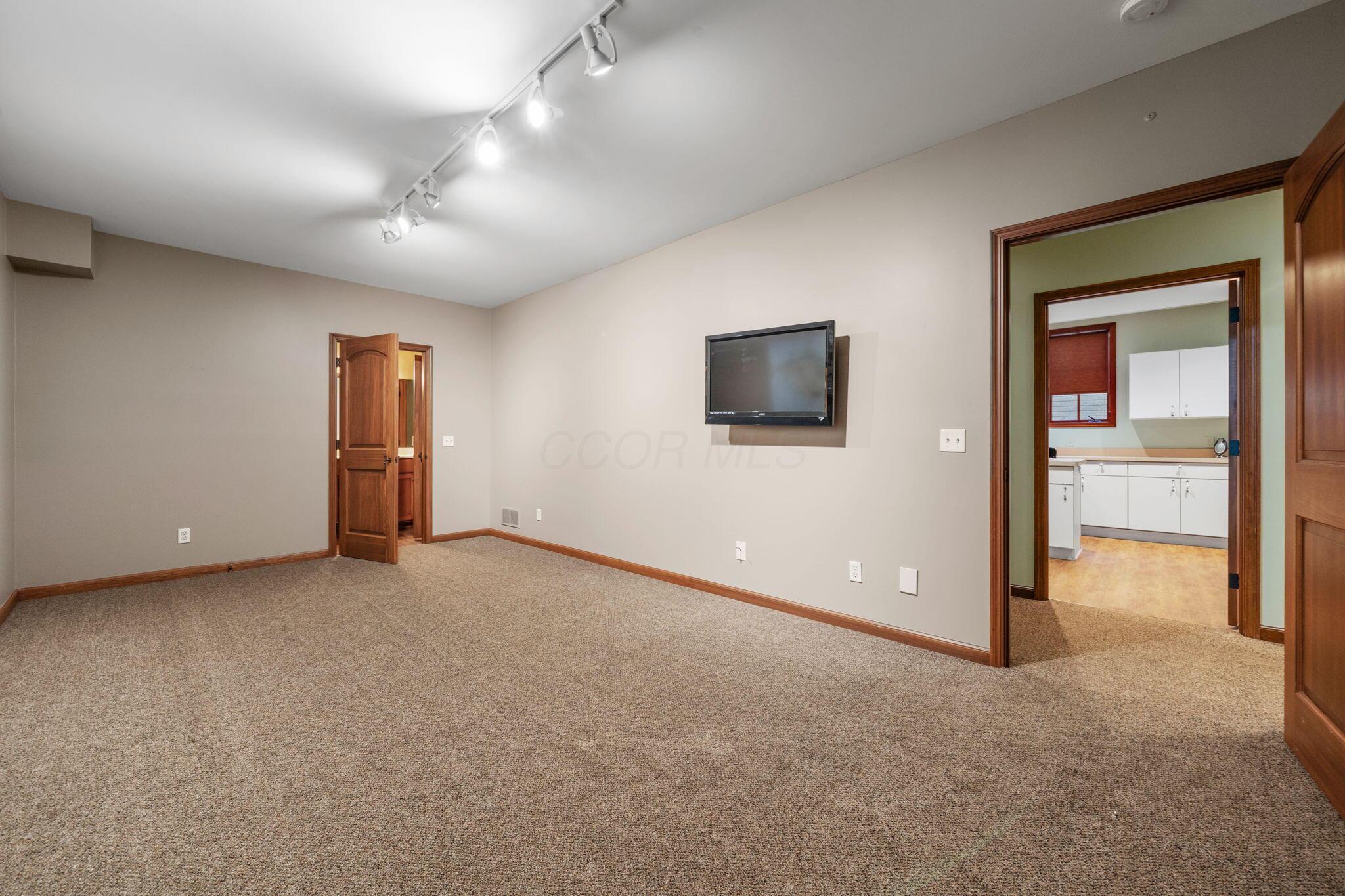 7871 Calverton Square