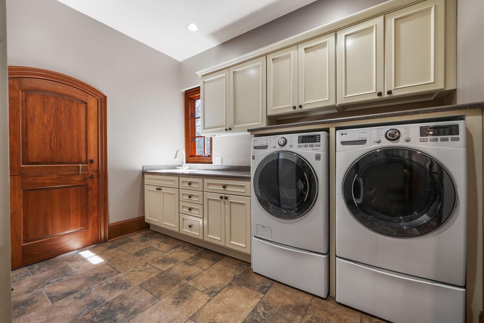 7871 Calverton Square