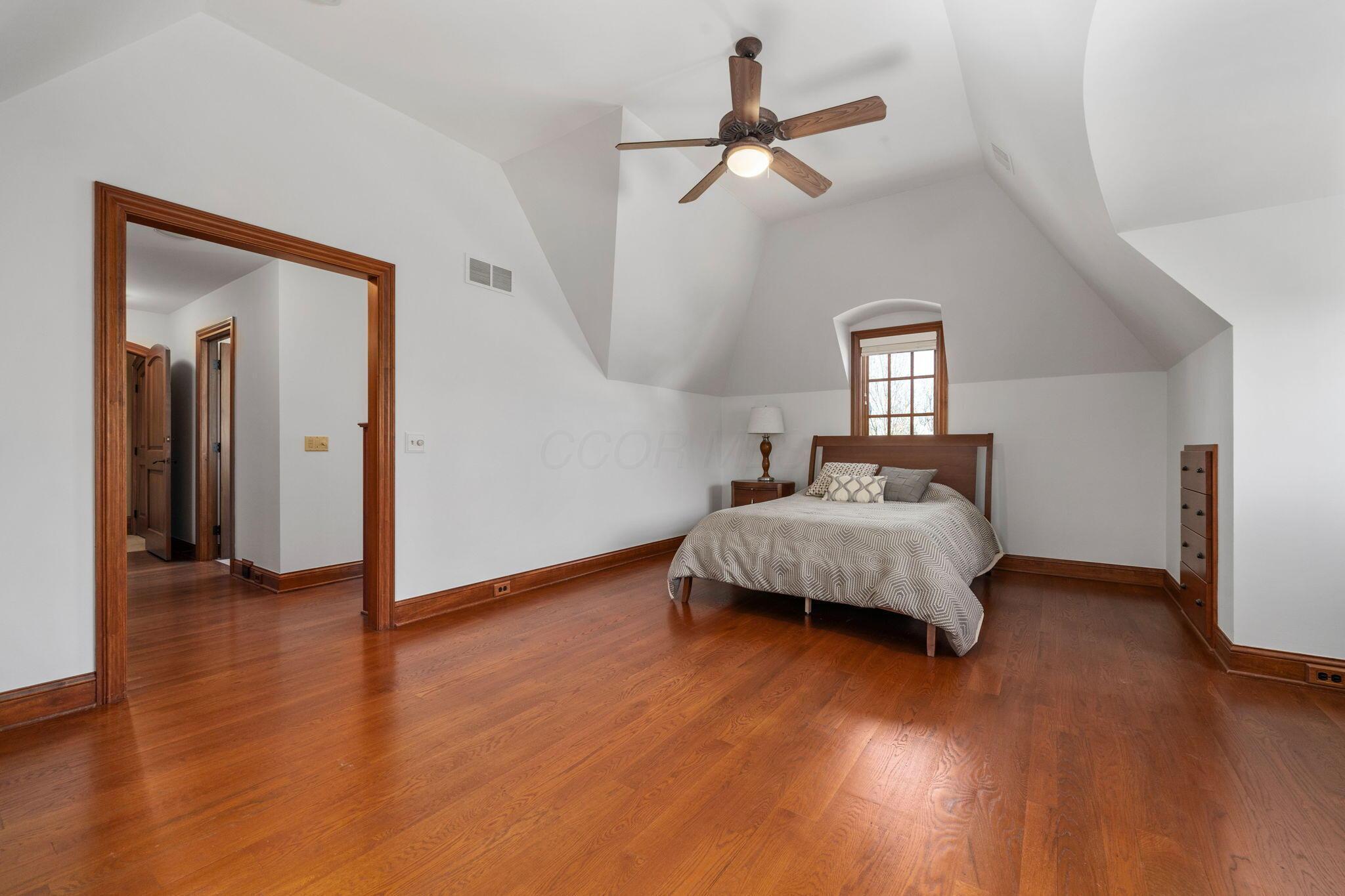 7871 Calverton Square