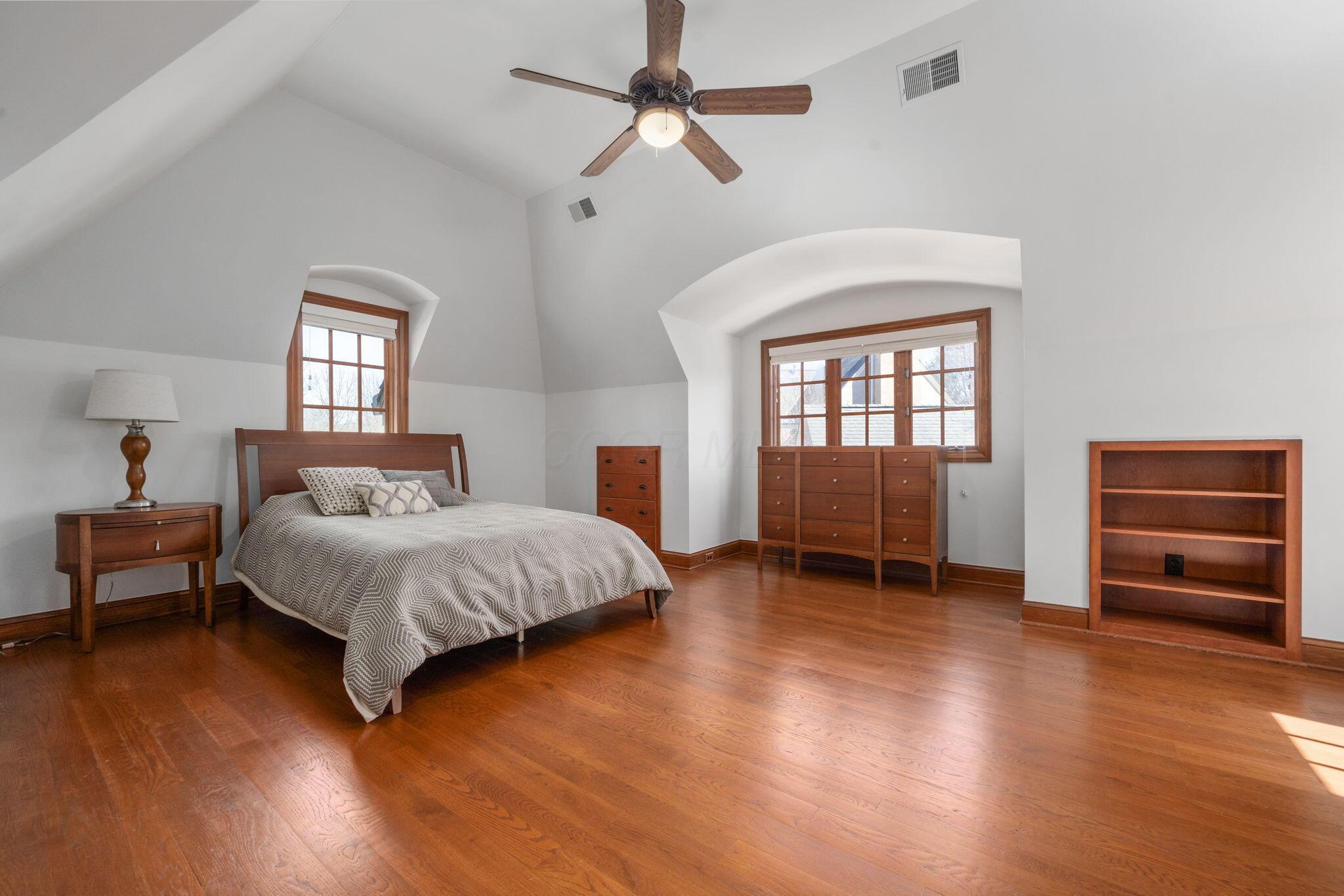 7871 Calverton Square