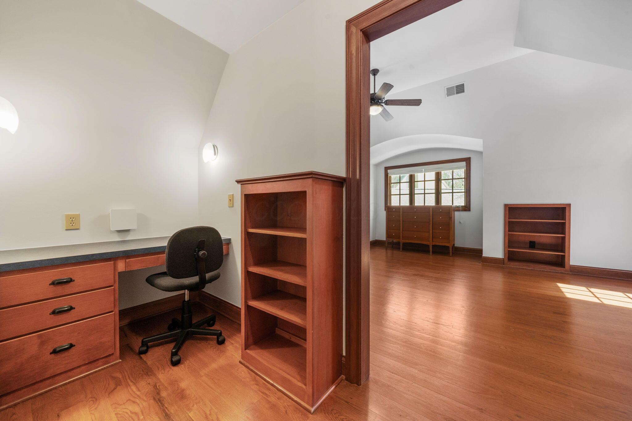 7871 Calverton Square