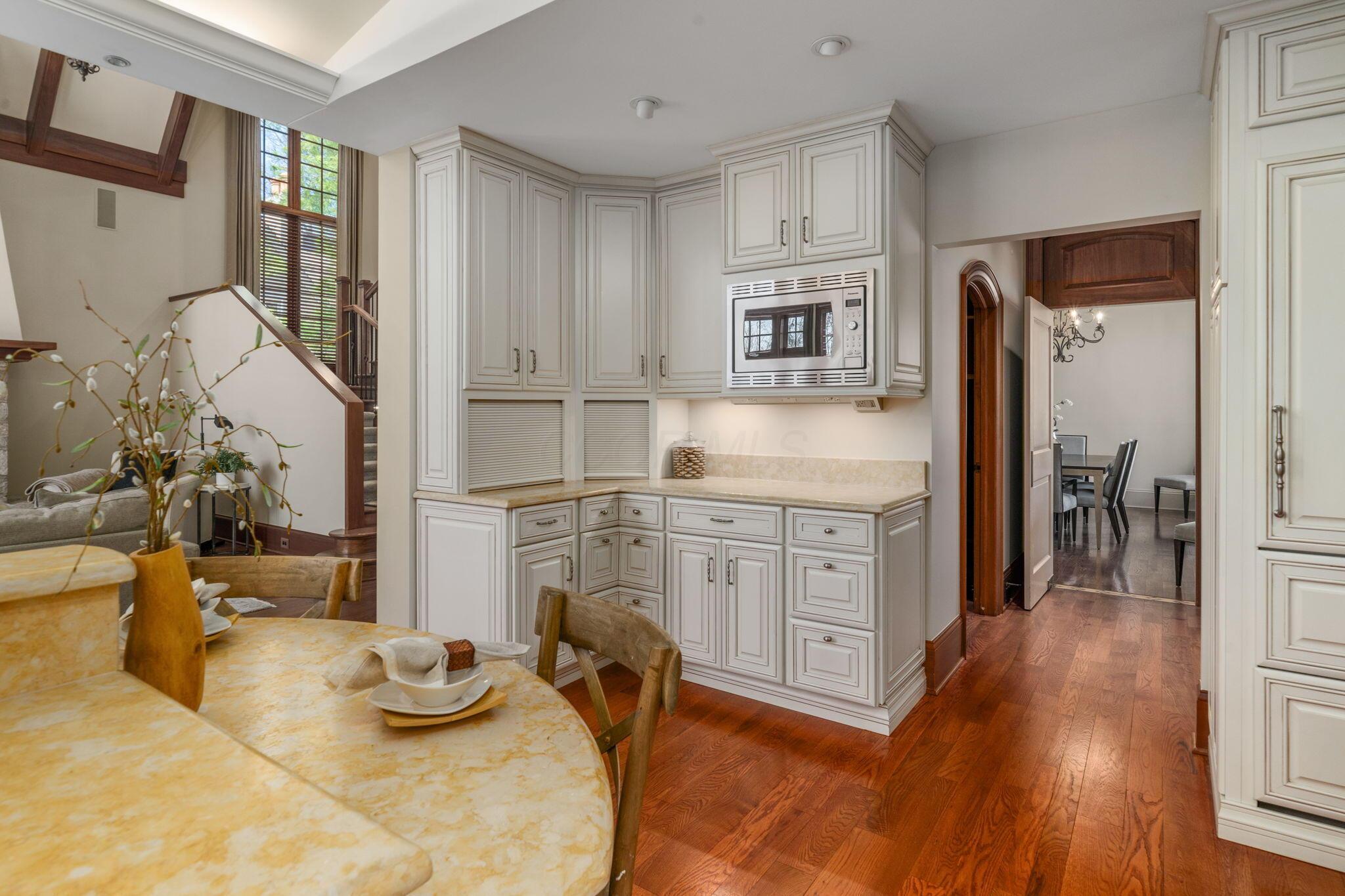 7871 Calverton Square