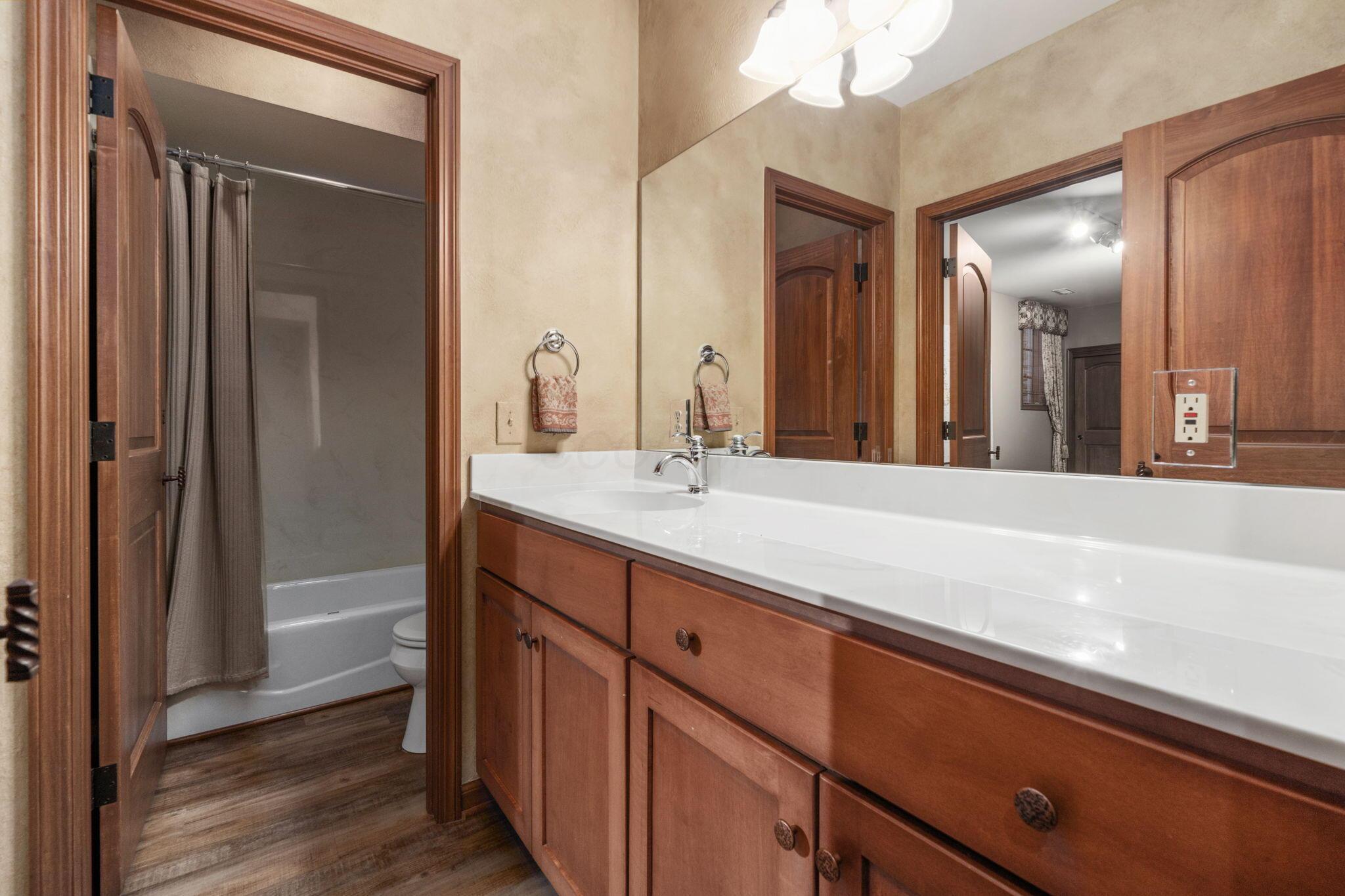 7871 Calverton Square