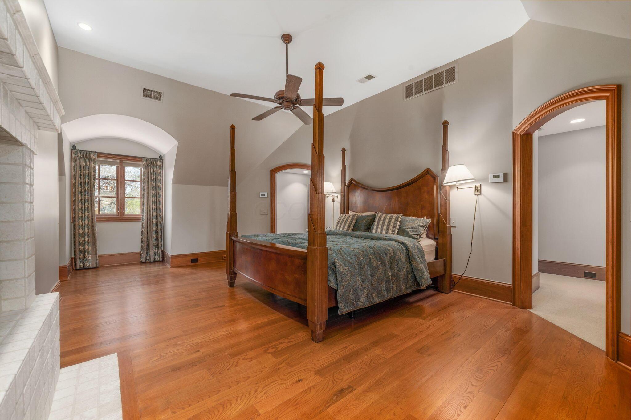 7871 Calverton Square