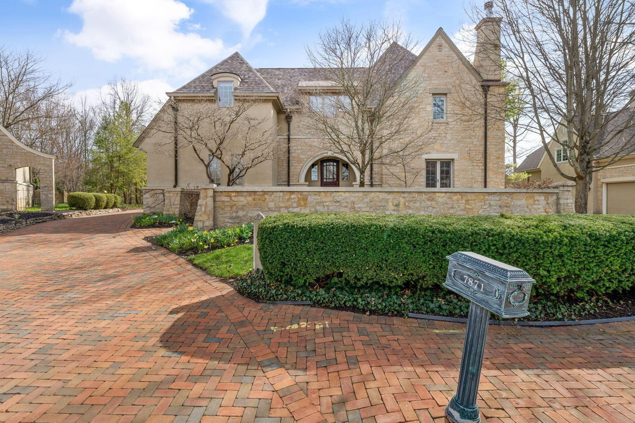 7871 Calverton Square