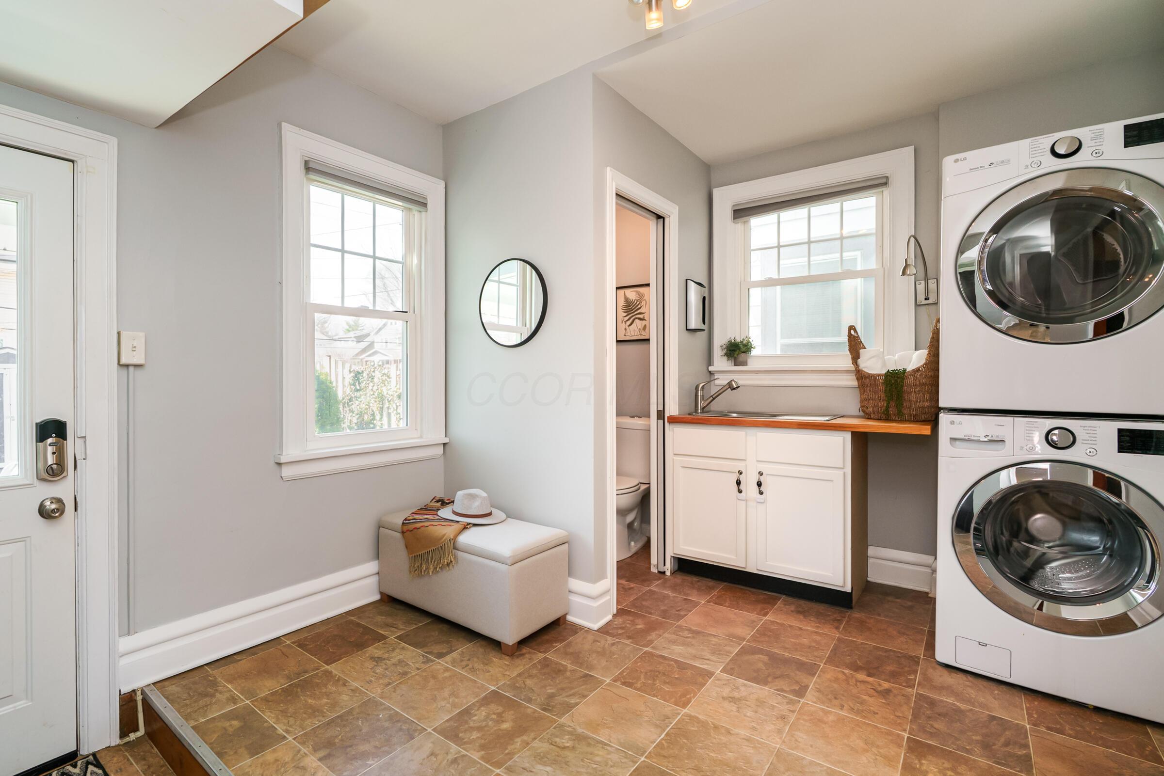 2771 Indianola Avenue