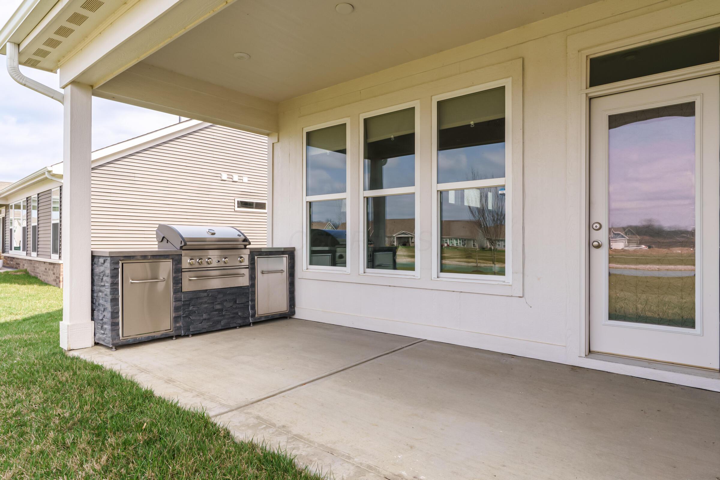 6090 Windcliff Drive E