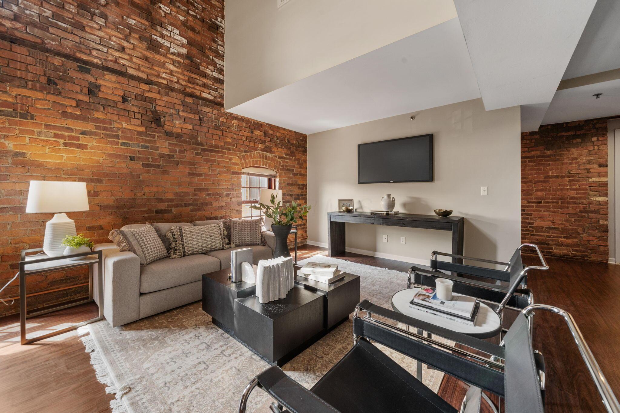 544 S Front Street, 312