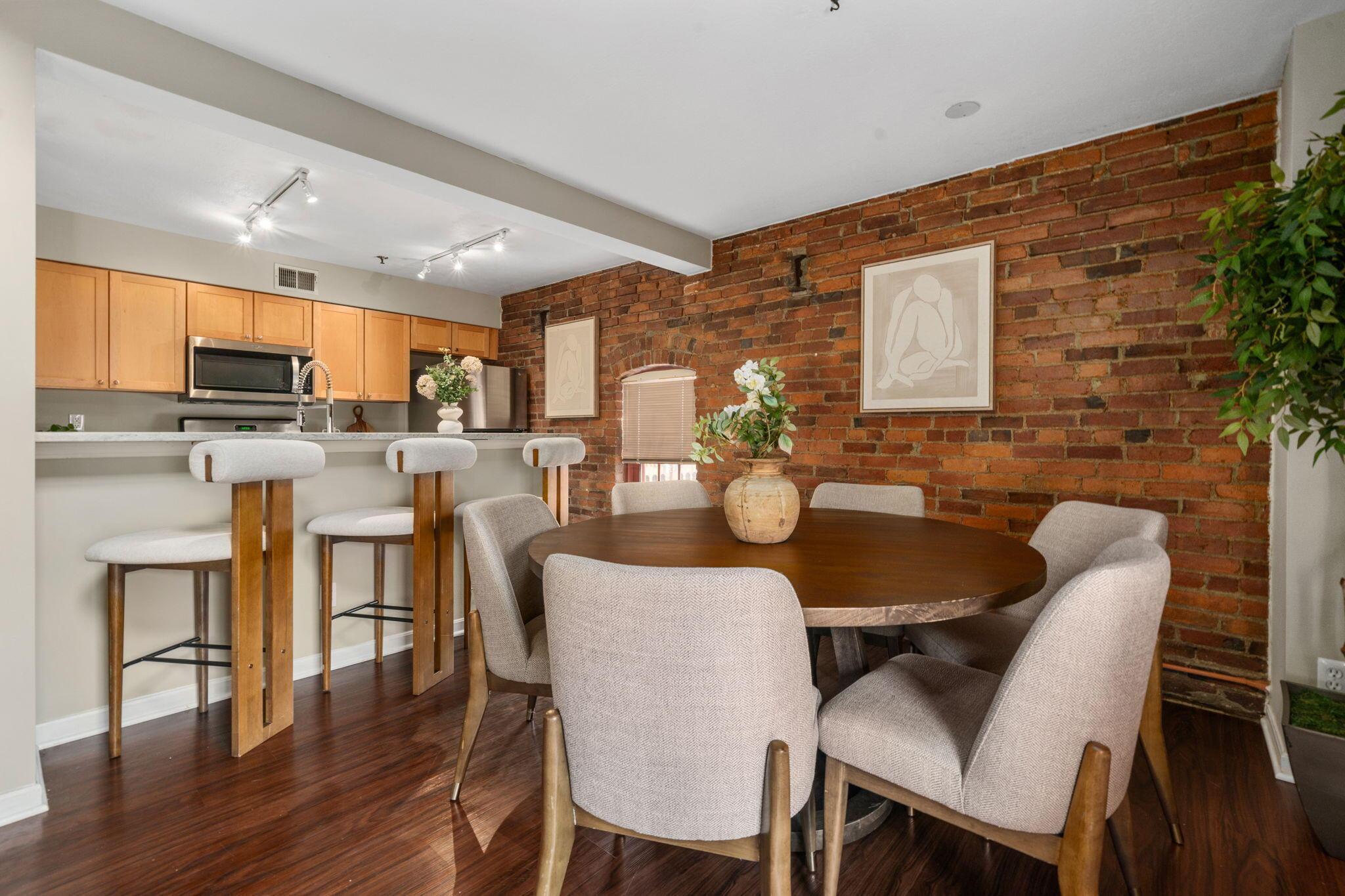 544 S Front Street, 312