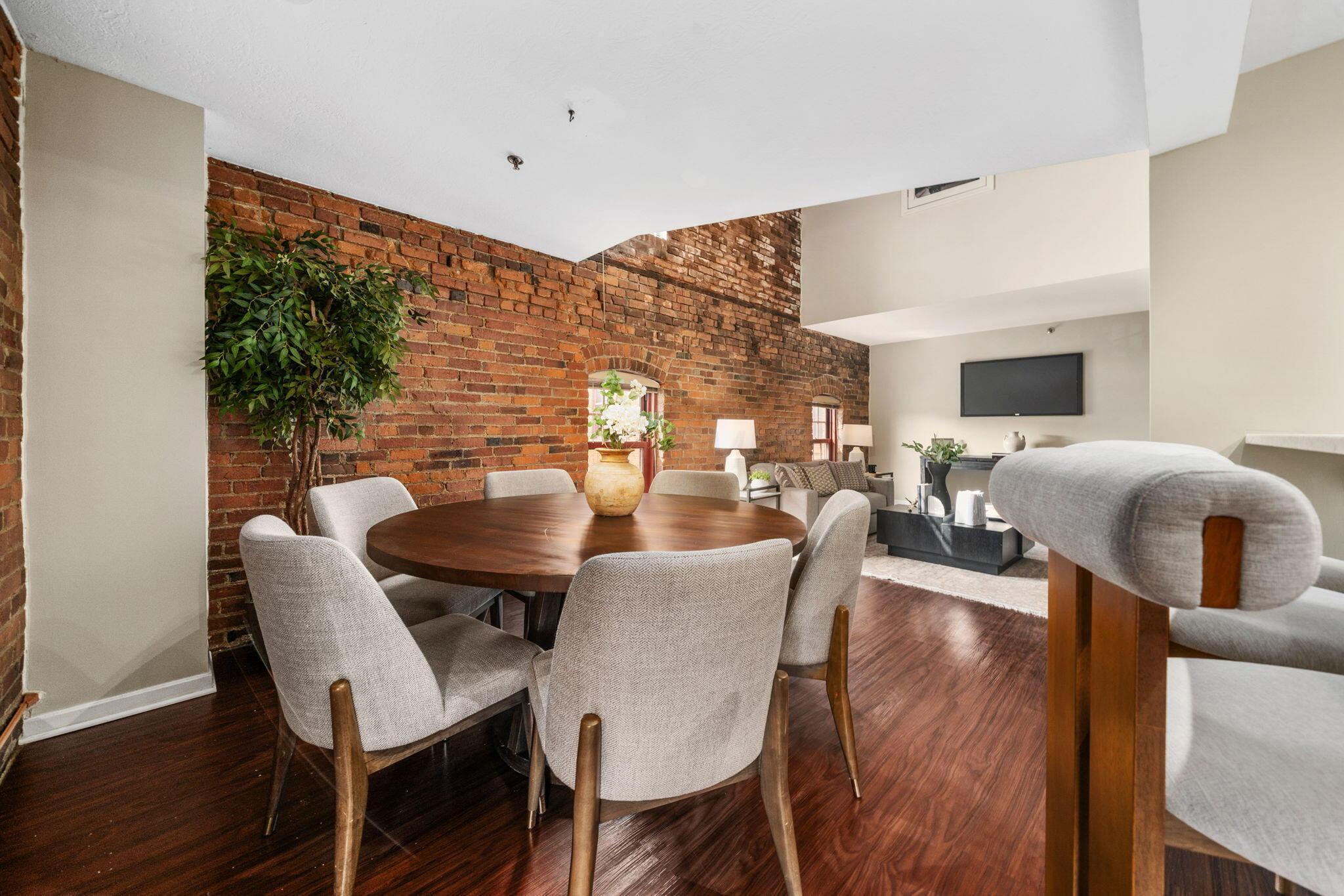 544 S Front Street, 312