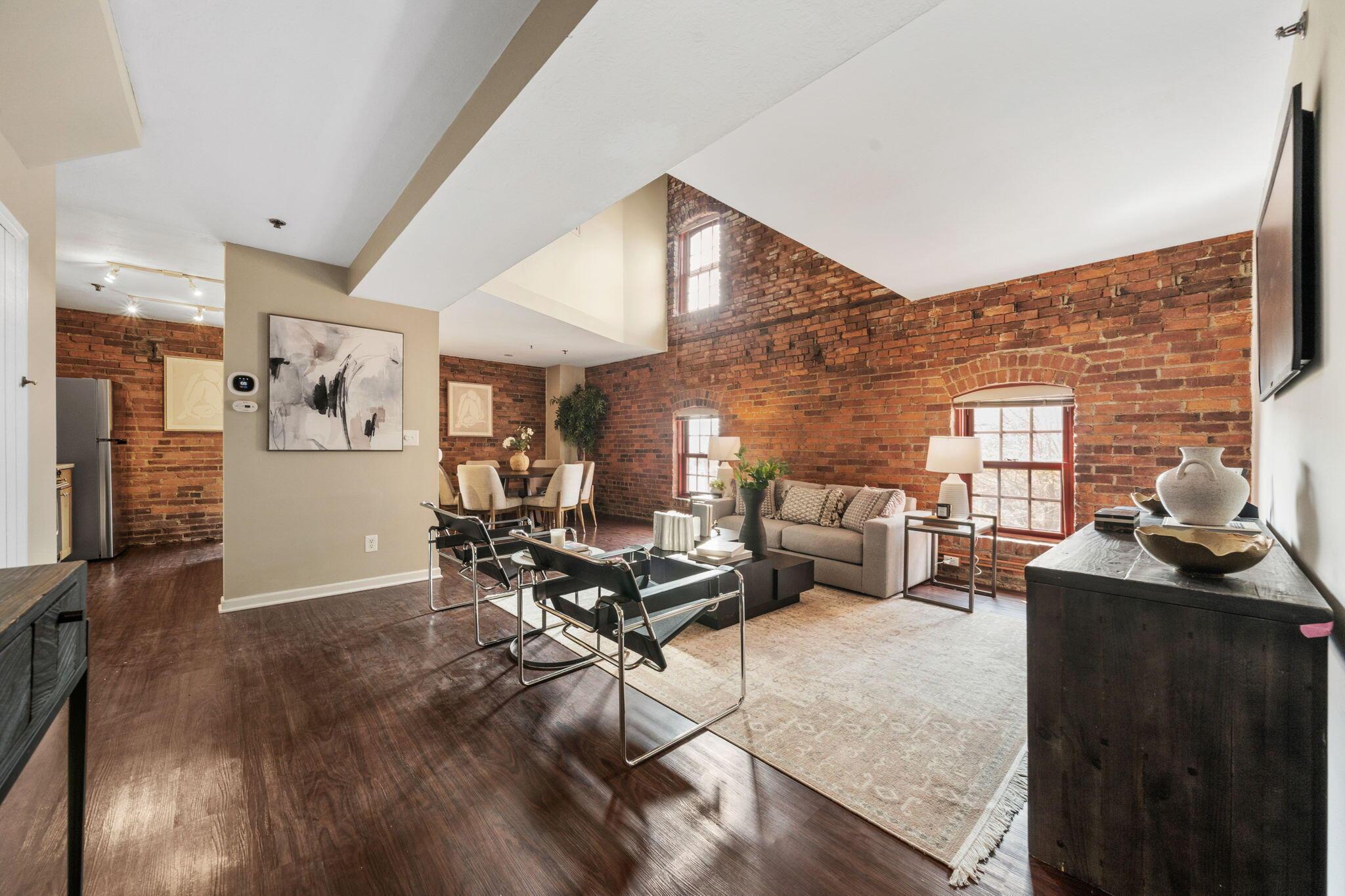 544 S Front Street, 312