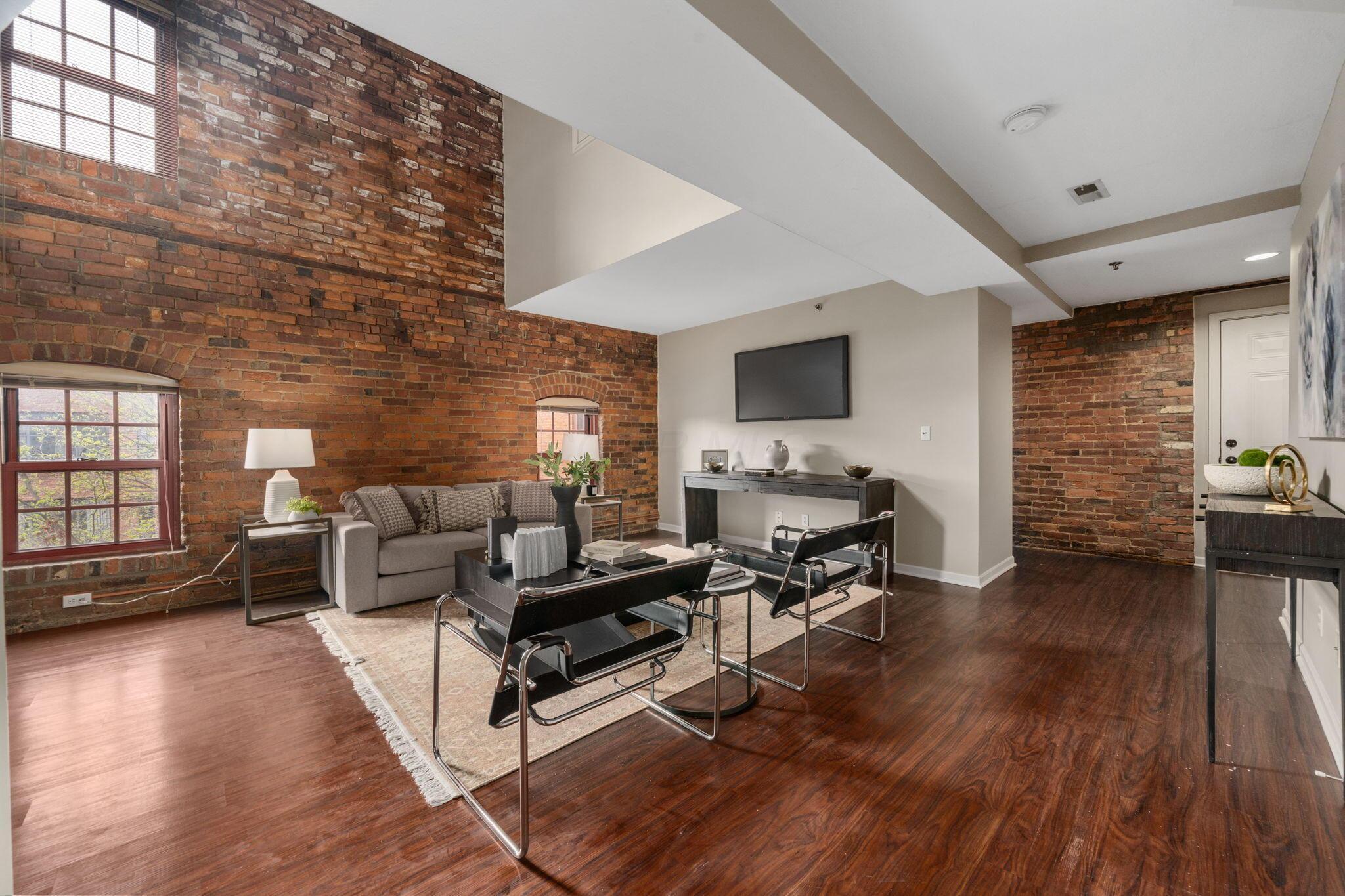 544 S Front Street, 312