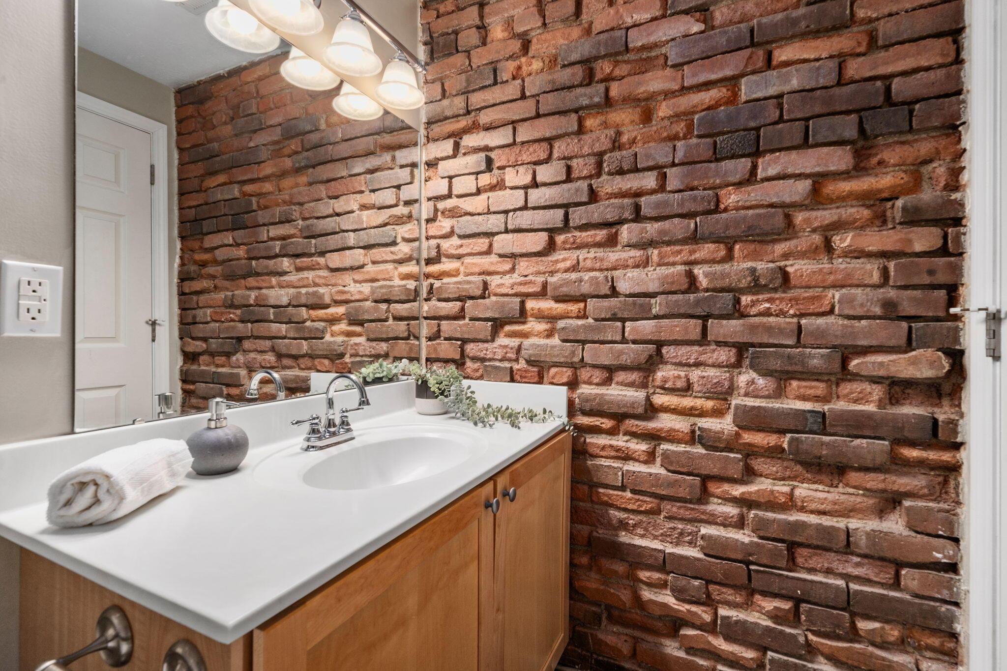 544 S Front Street, 312