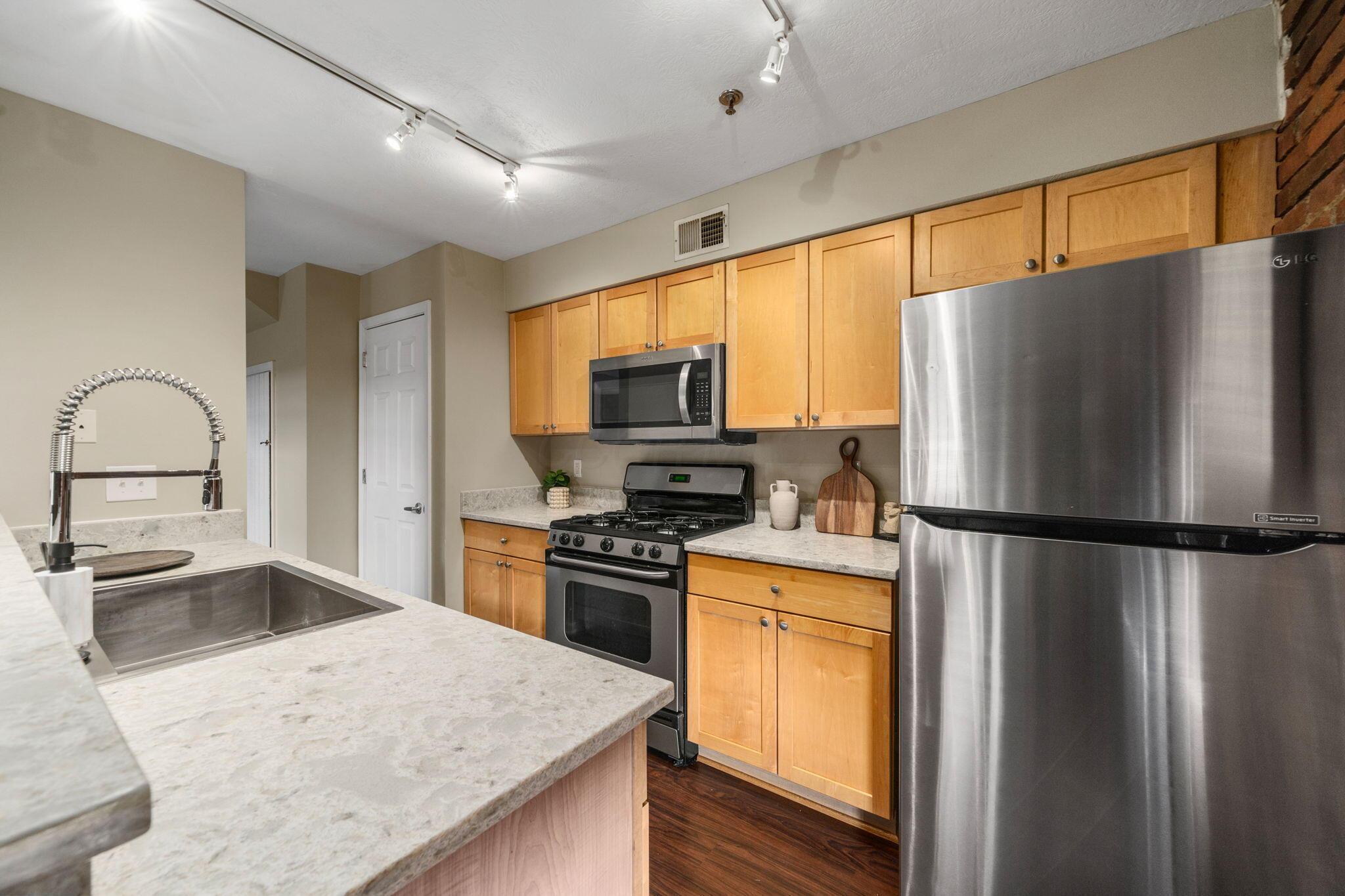 544 S Front Street, 312