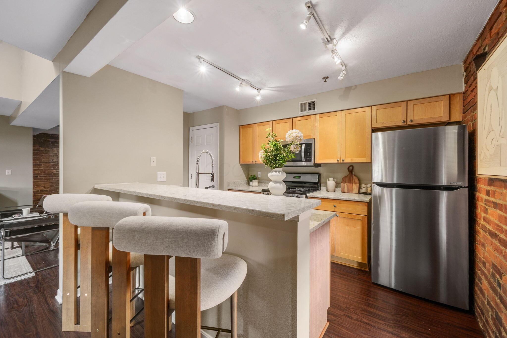 544 S Front Street, 312