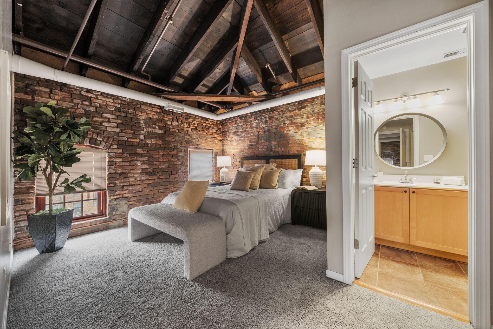 544 S Front Street, 312