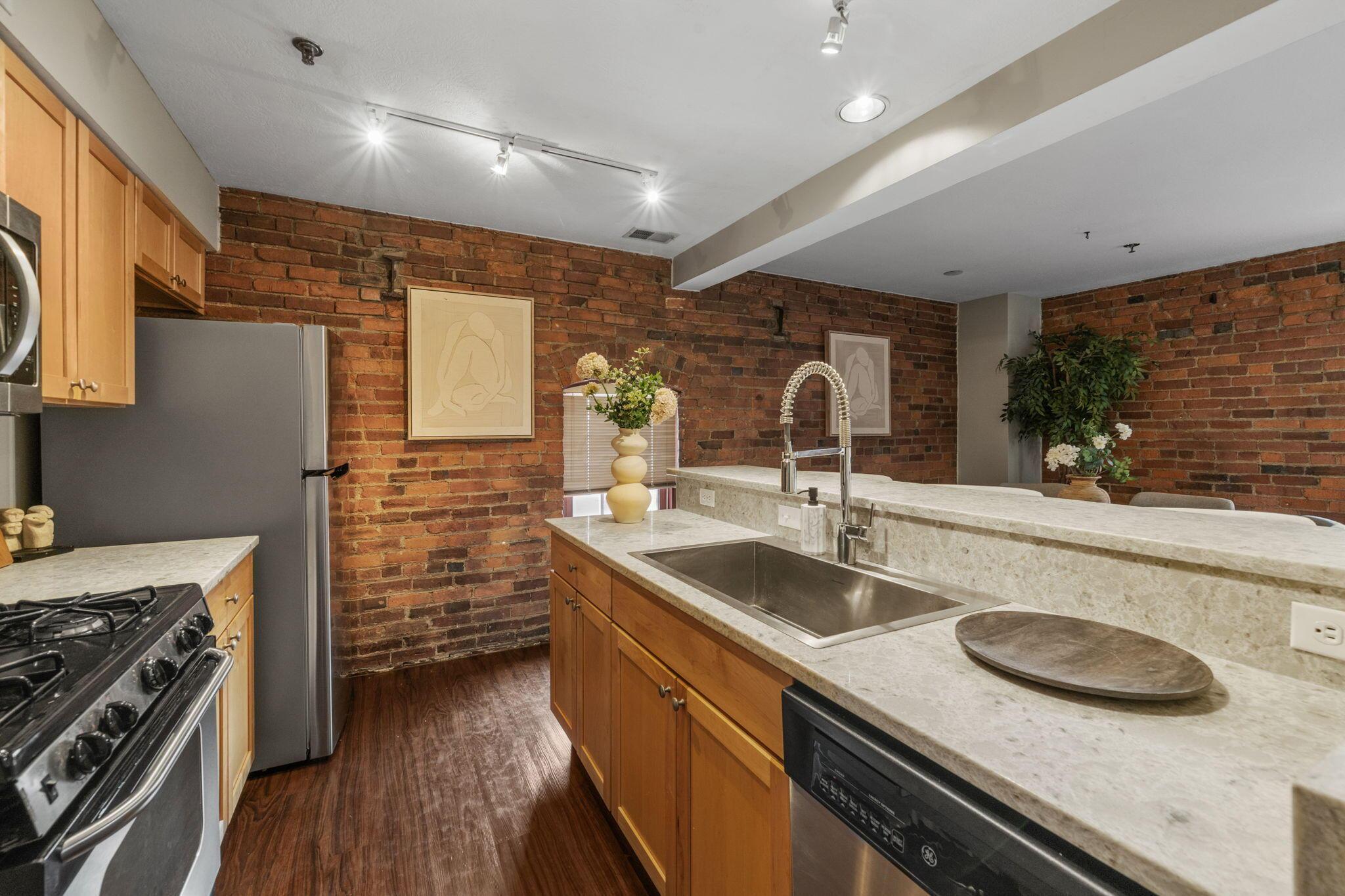 544 S Front Street, 312