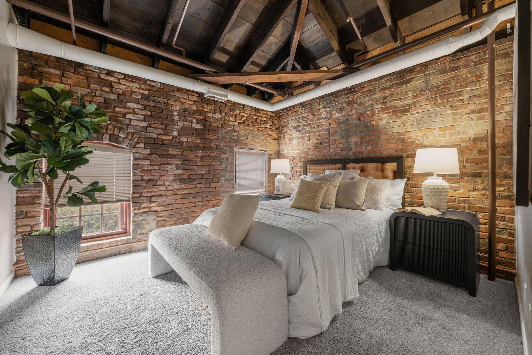 544 S Front Street, 312