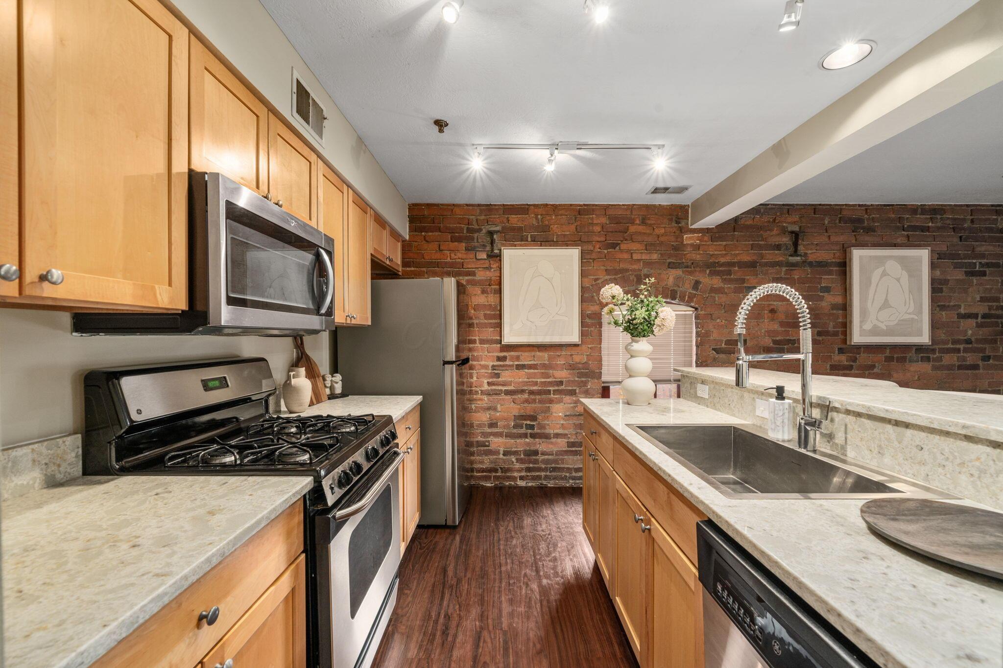 544 S Front Street, 312