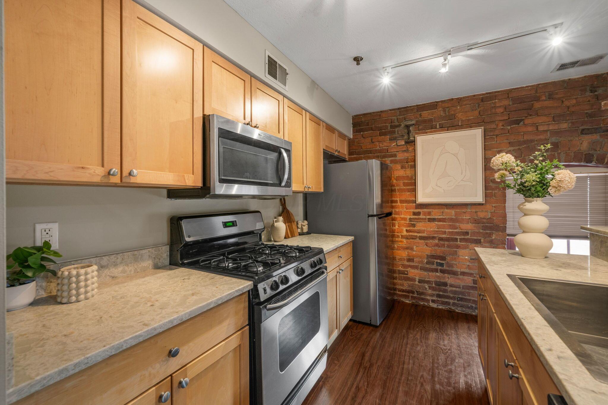 544 S Front Street, 312