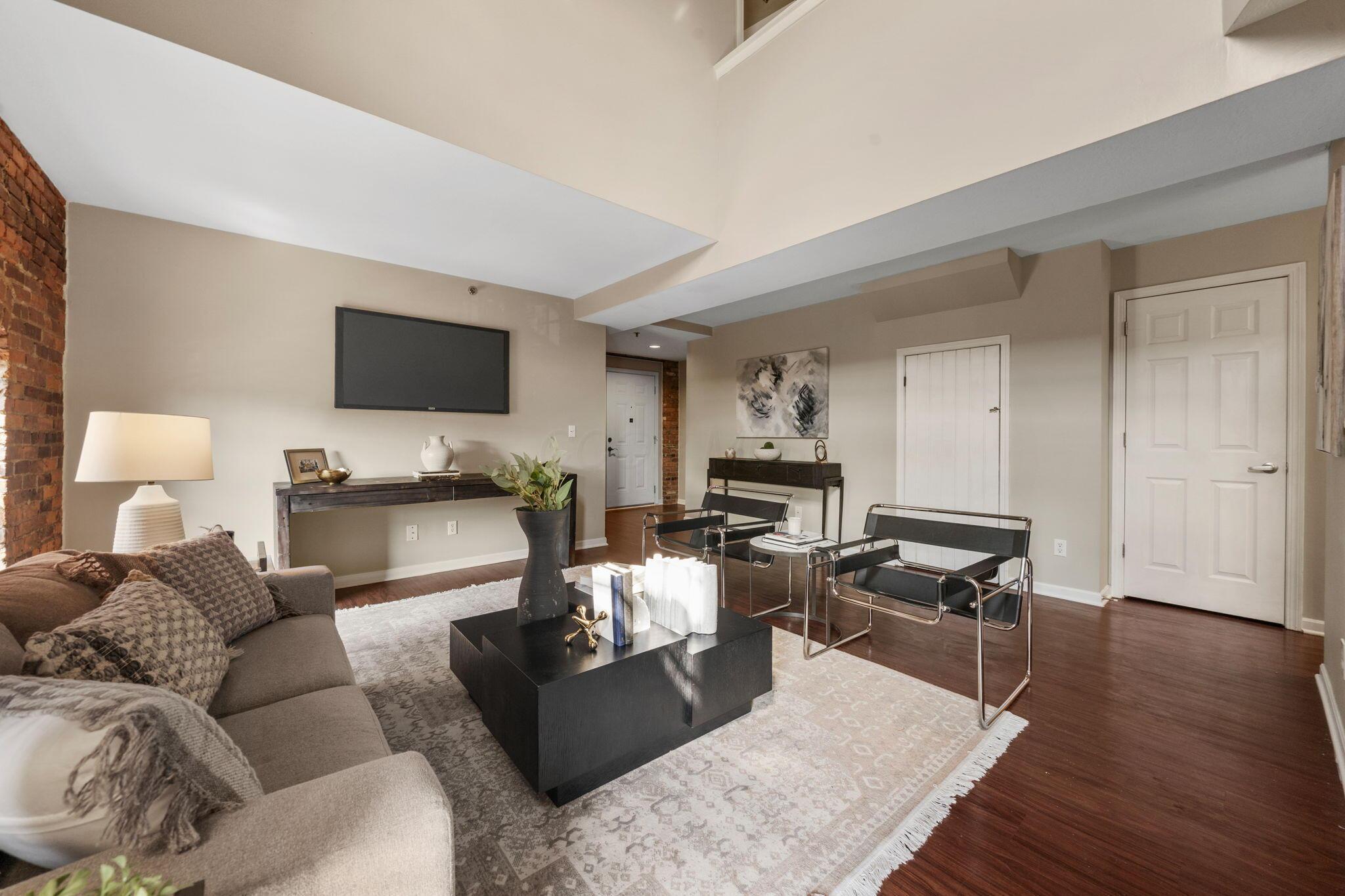 544 S Front Street, 312