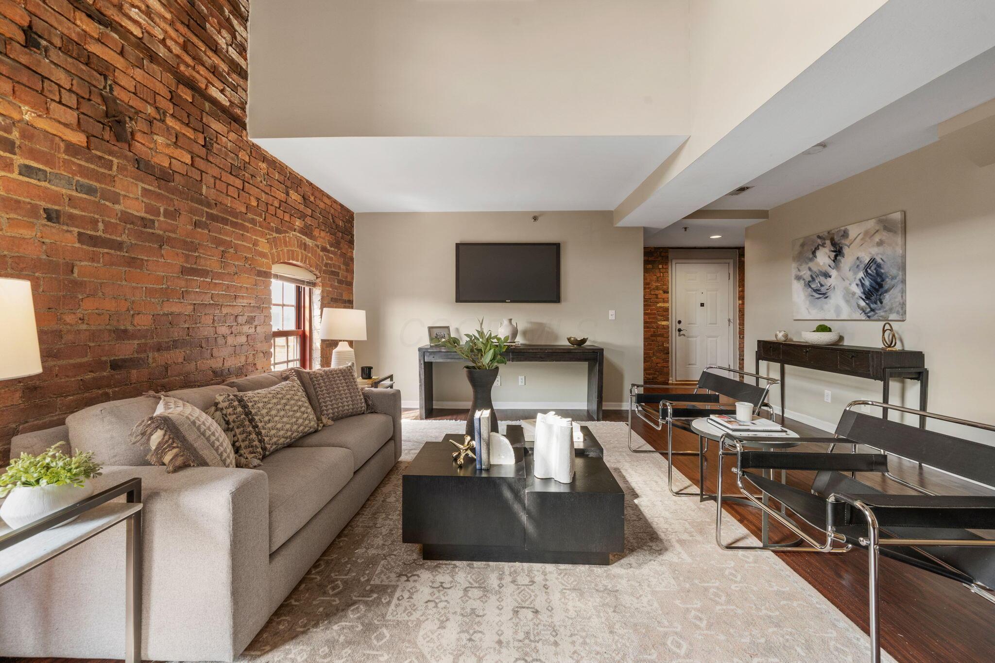 544 S Front Street, 312