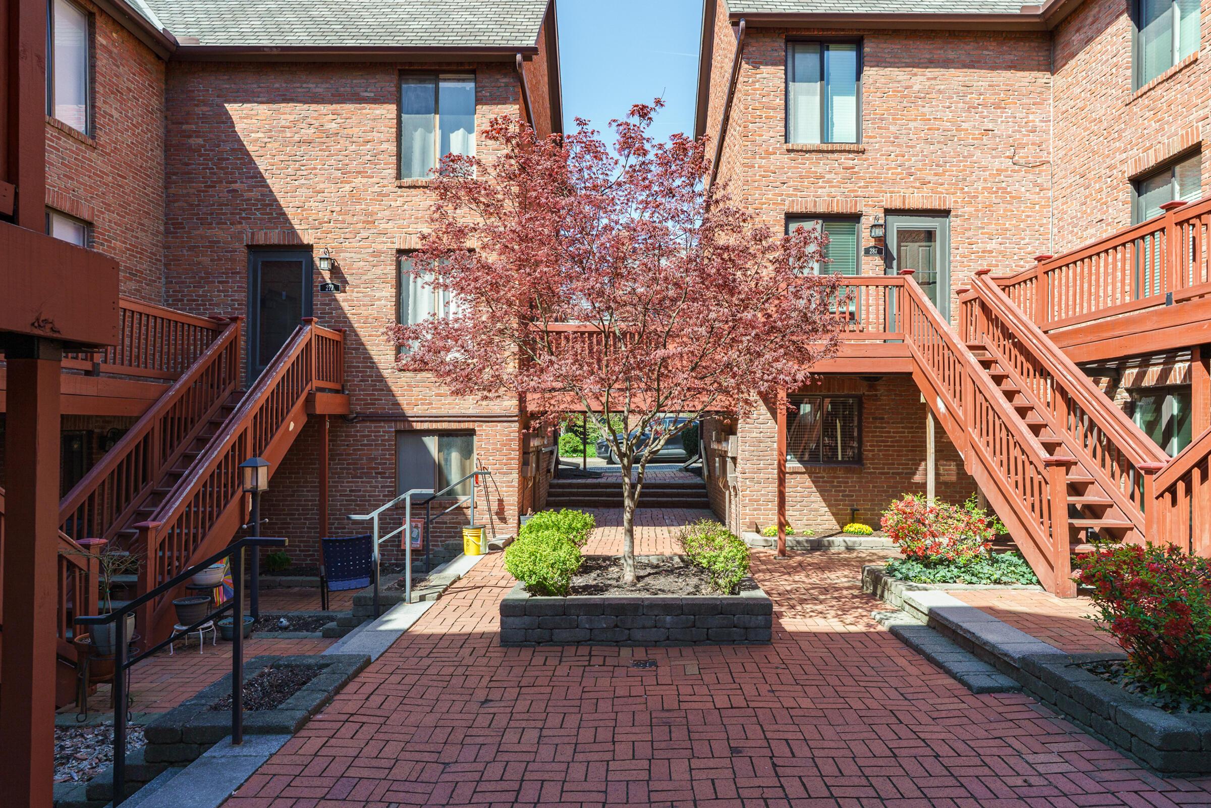 285 Lear Street, 4