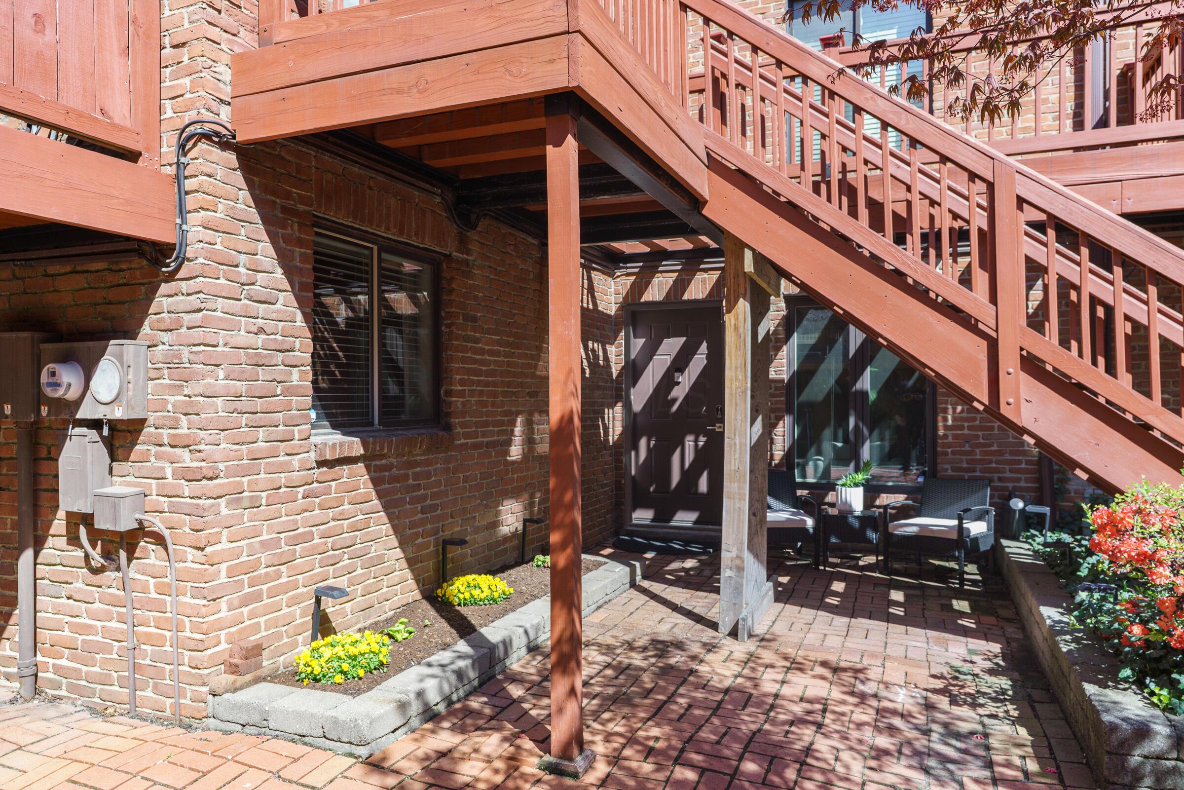 285 Lear Street, 4