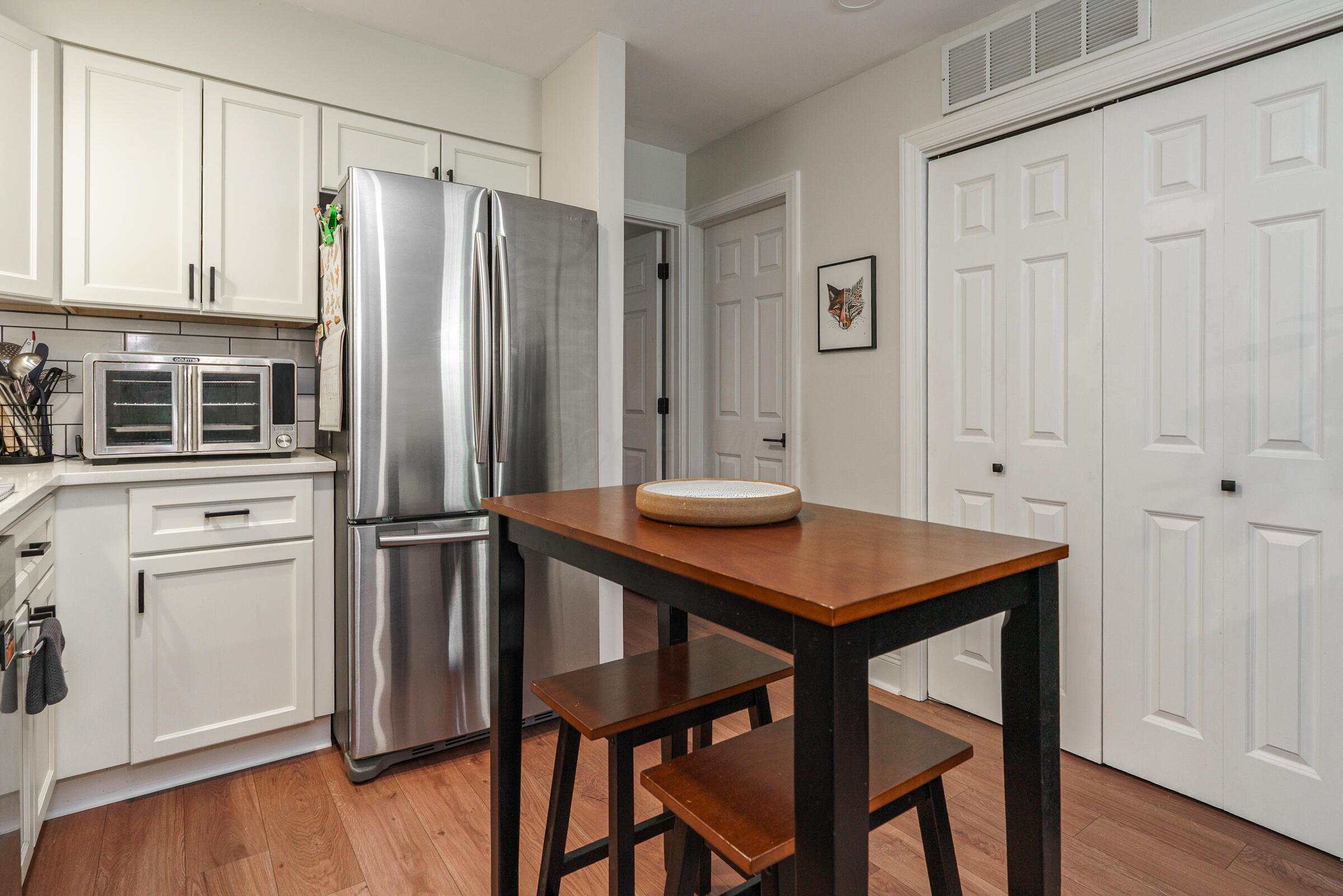 285 Lear Street, 4