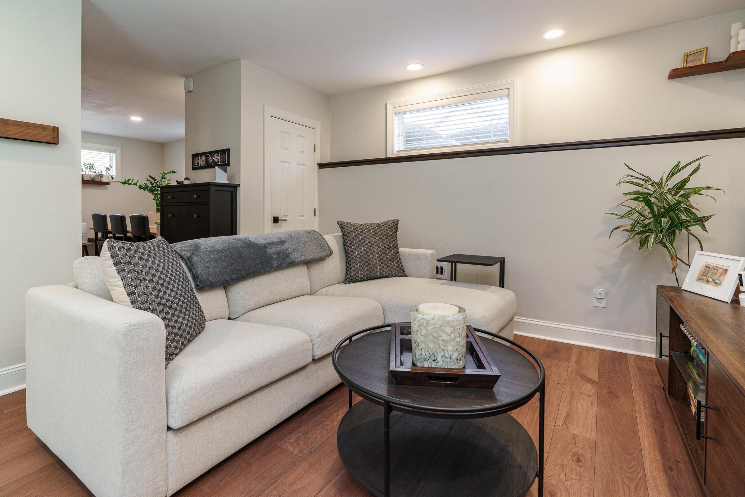 285 Lear Street, 4