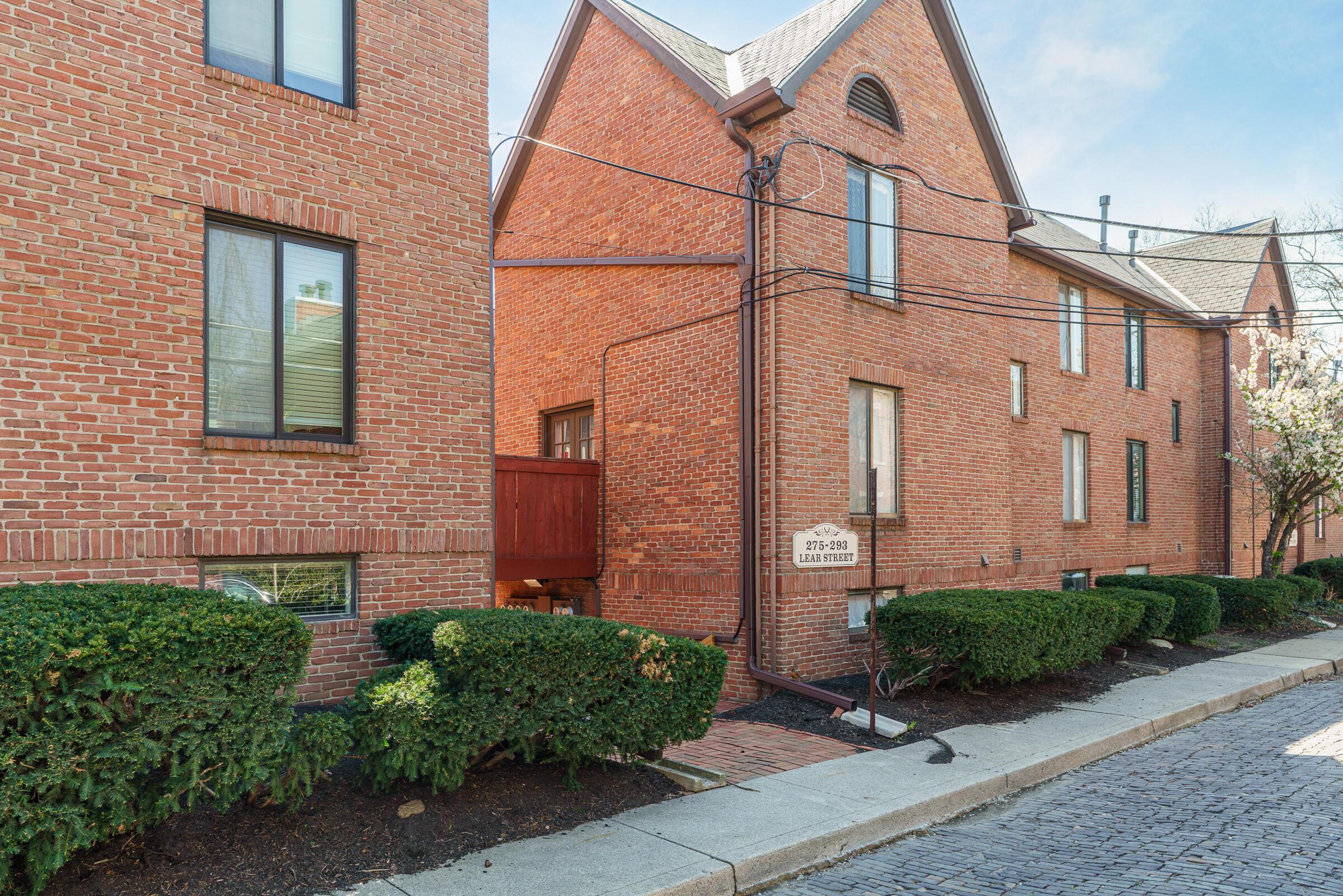 285 Lear Street, 4