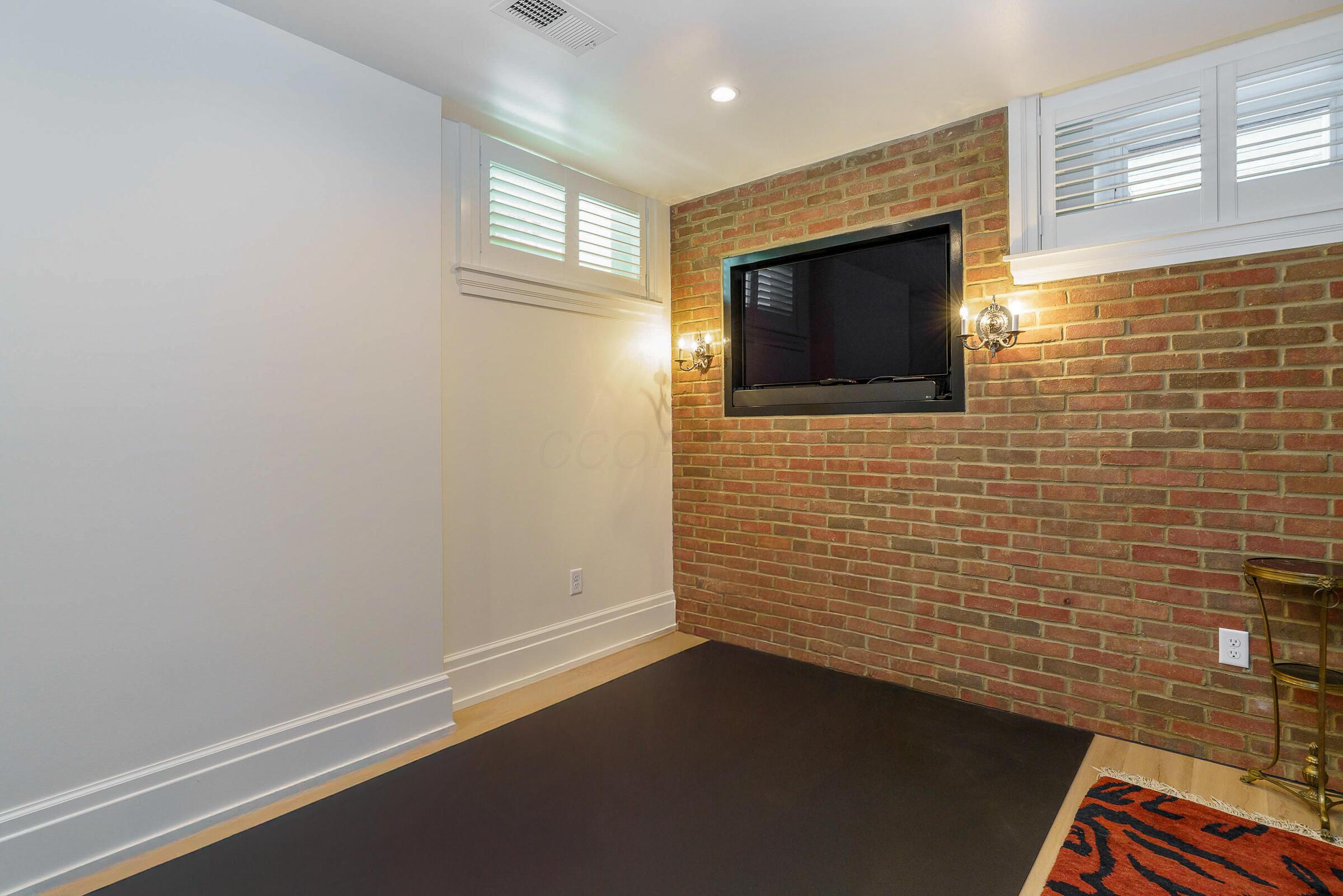 649 Mohawk Street