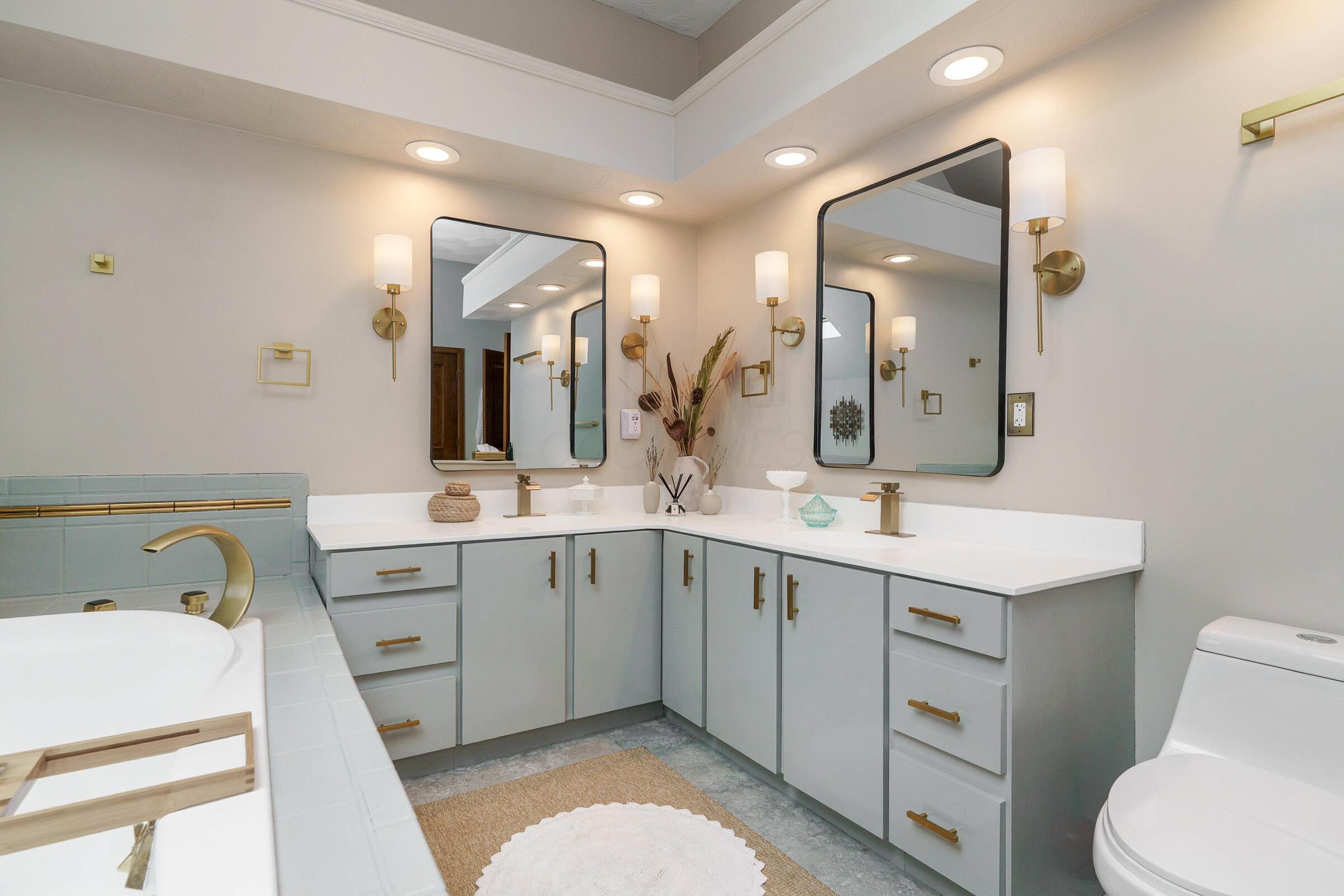 8176 Lake Bluff Court