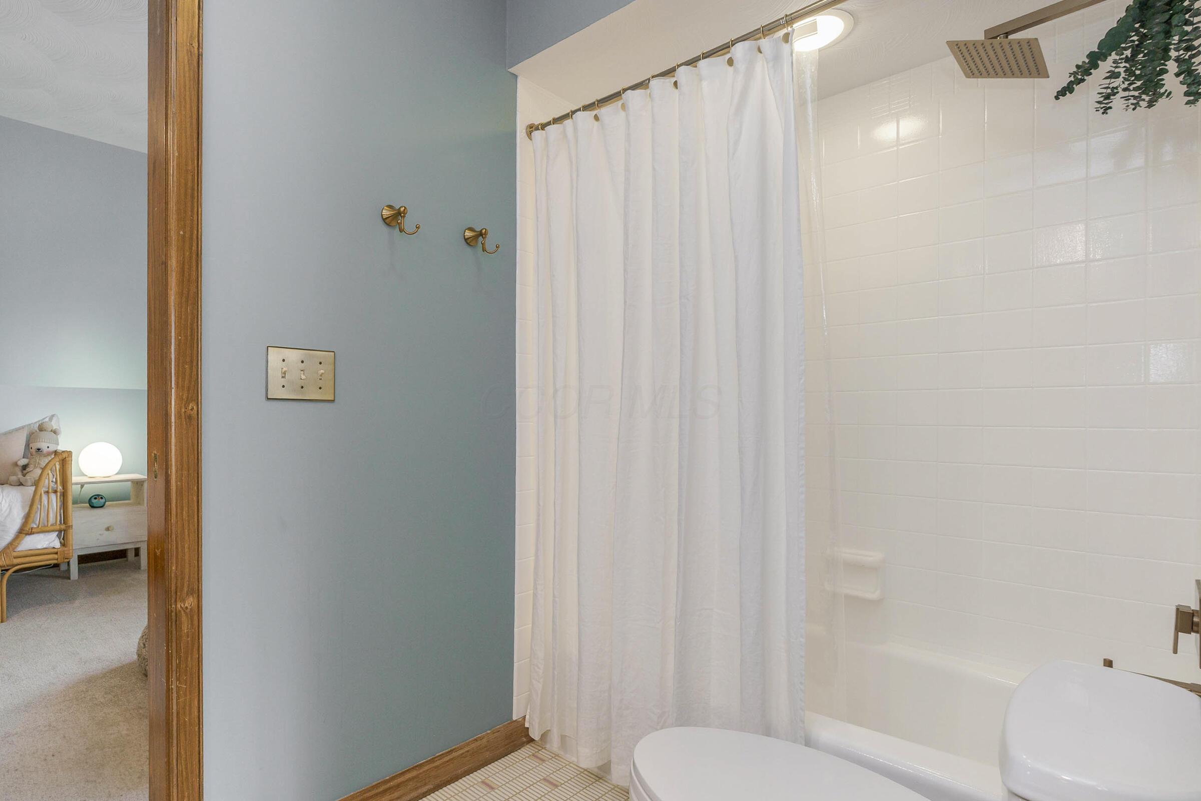 8176 Lake Bluff Court