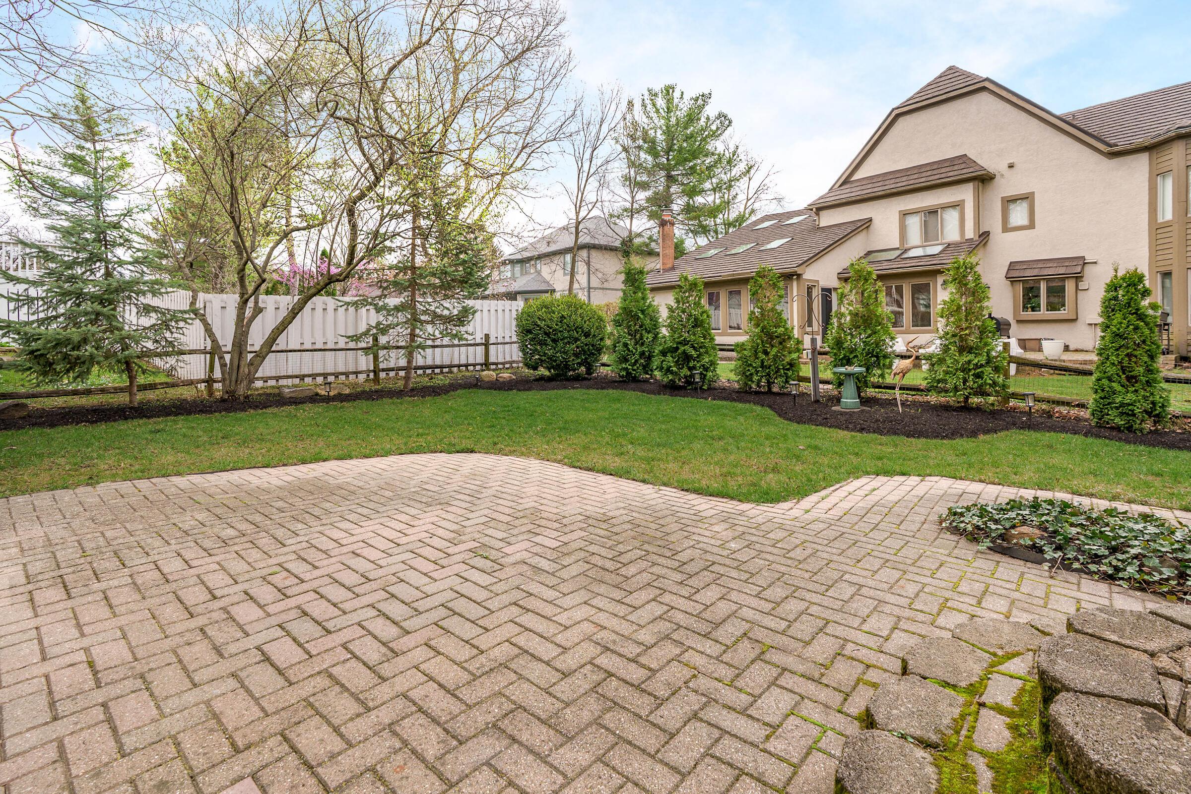 8176 Lake Bluff Court