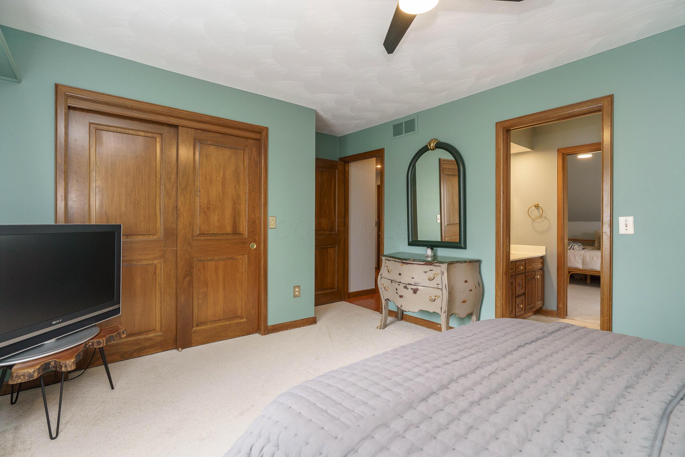 8176 Lake Bluff Court