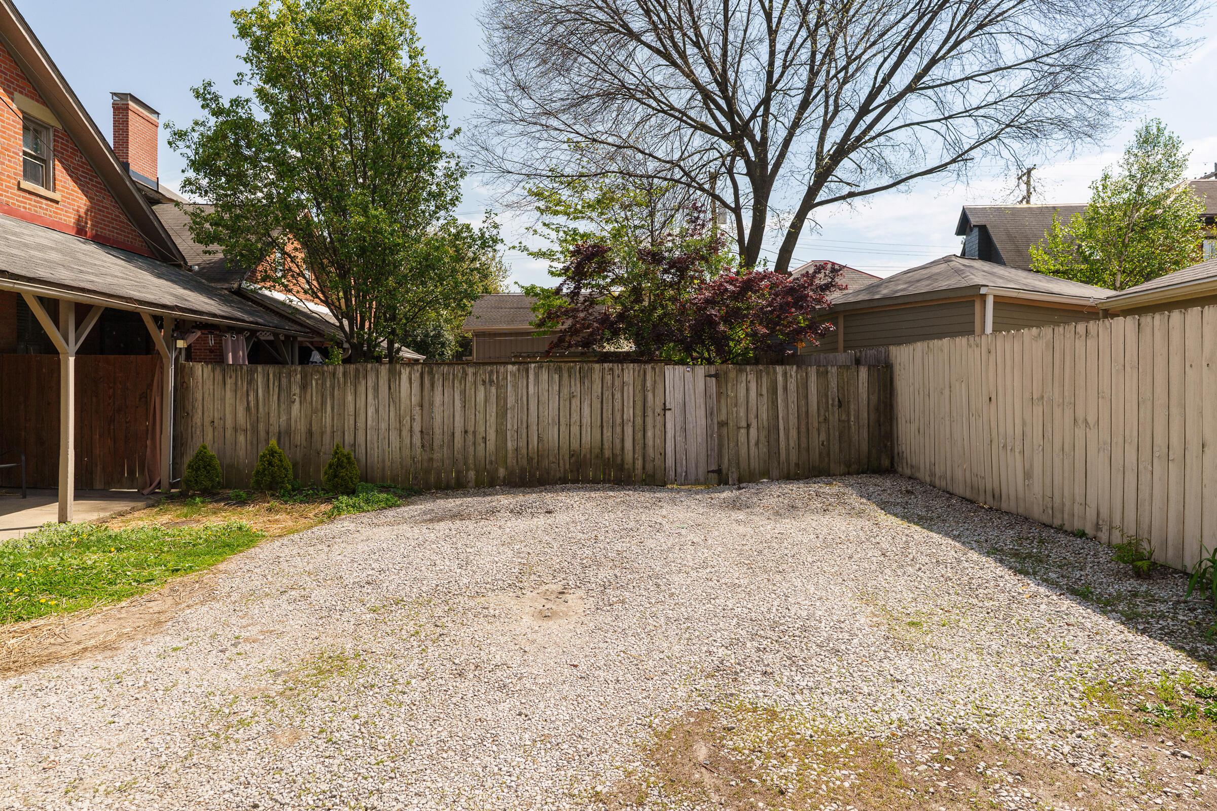 1121-1123 City Park Avenue