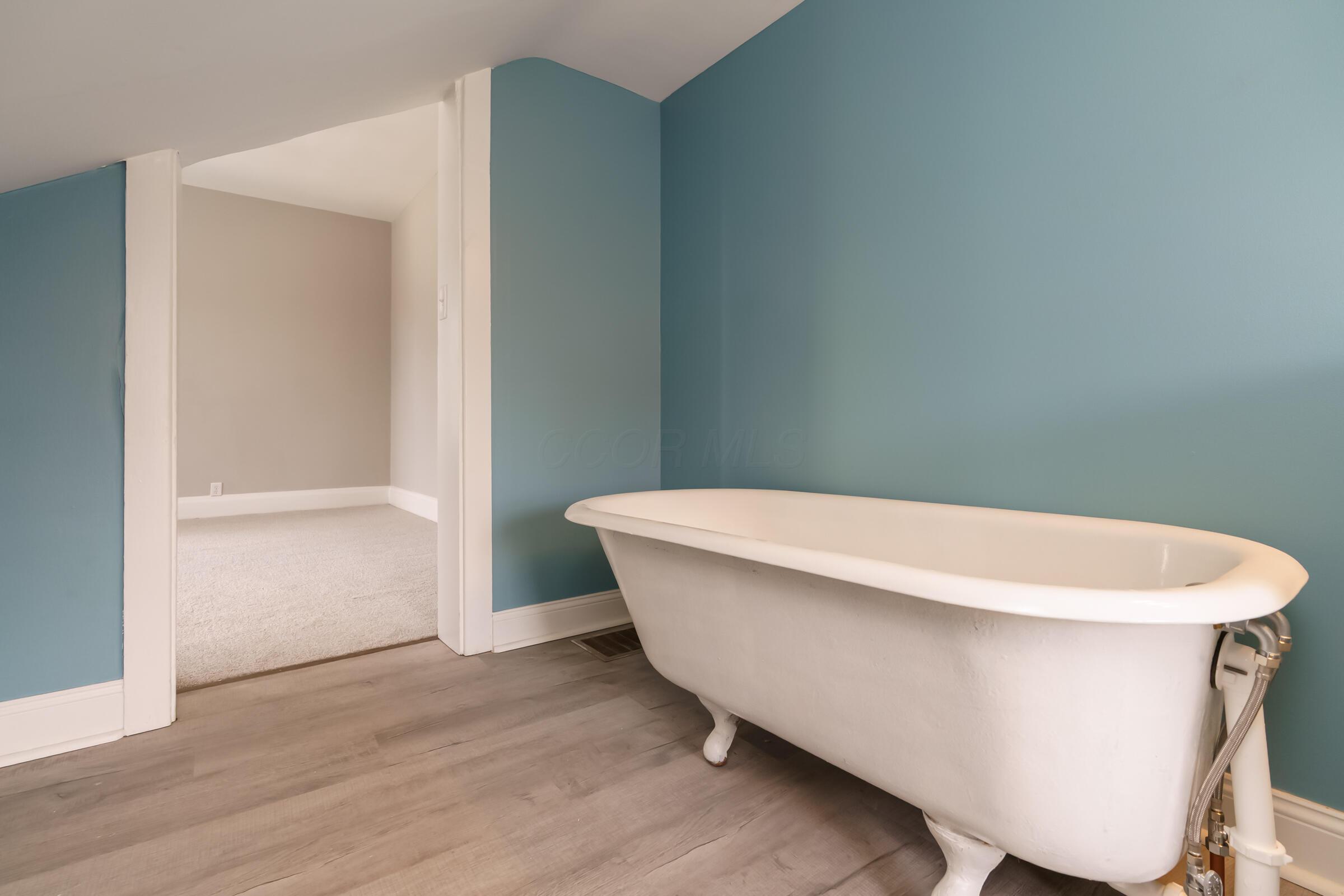 1121-1123 City Park Avenue